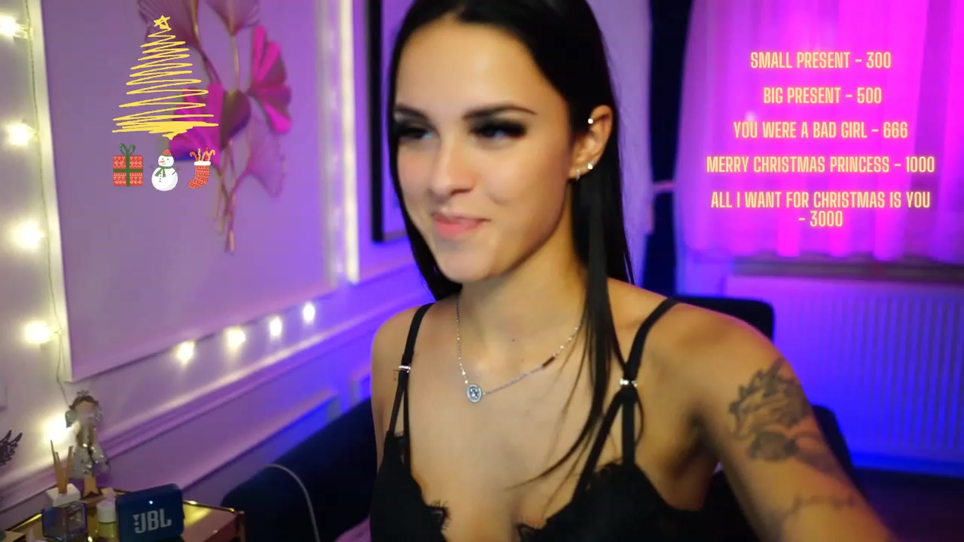 Gallery image thumbnail from cinnabellee's myfreecams stream on, 12/22/2022, 24:24 image 19 of 20