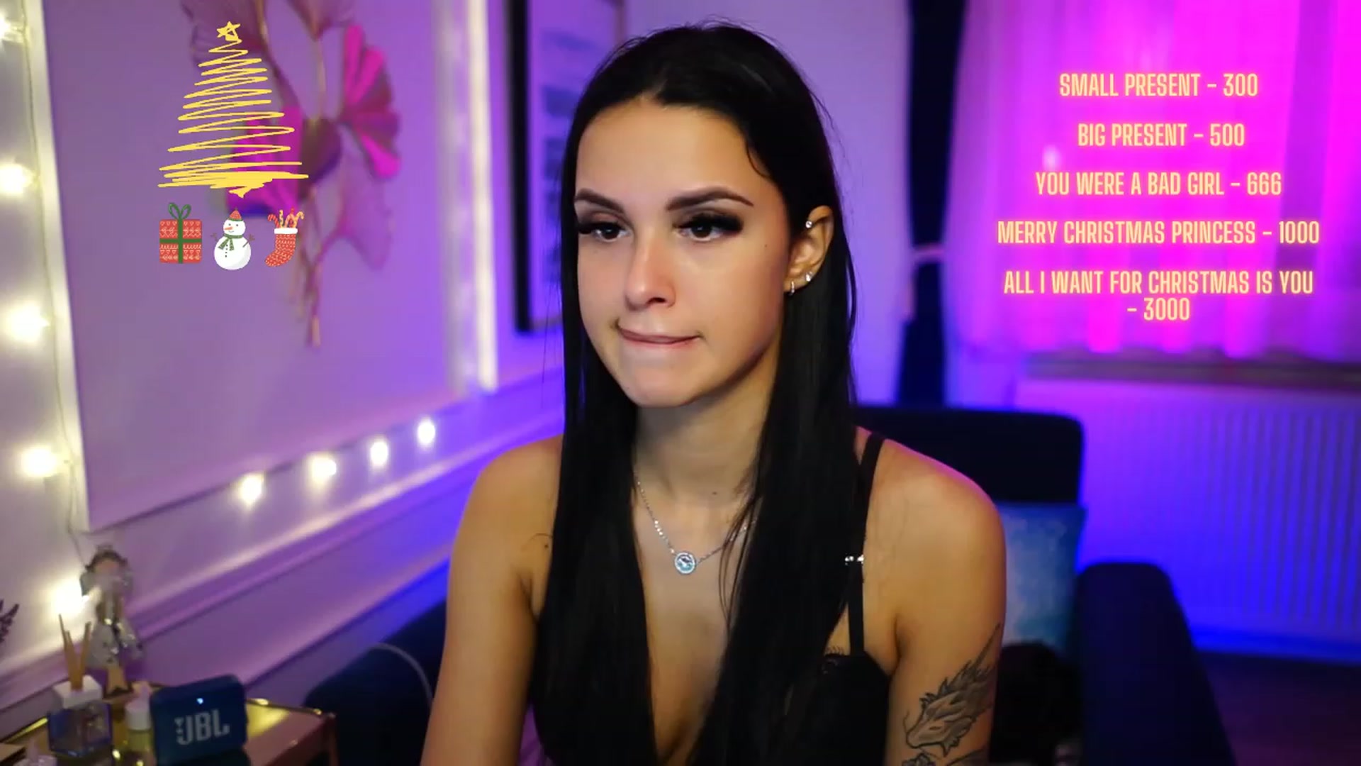 Gallery image thumbnail from cinnabellee's myfreecams stream on, 12/22/2022, 24:24 image 8 of 20