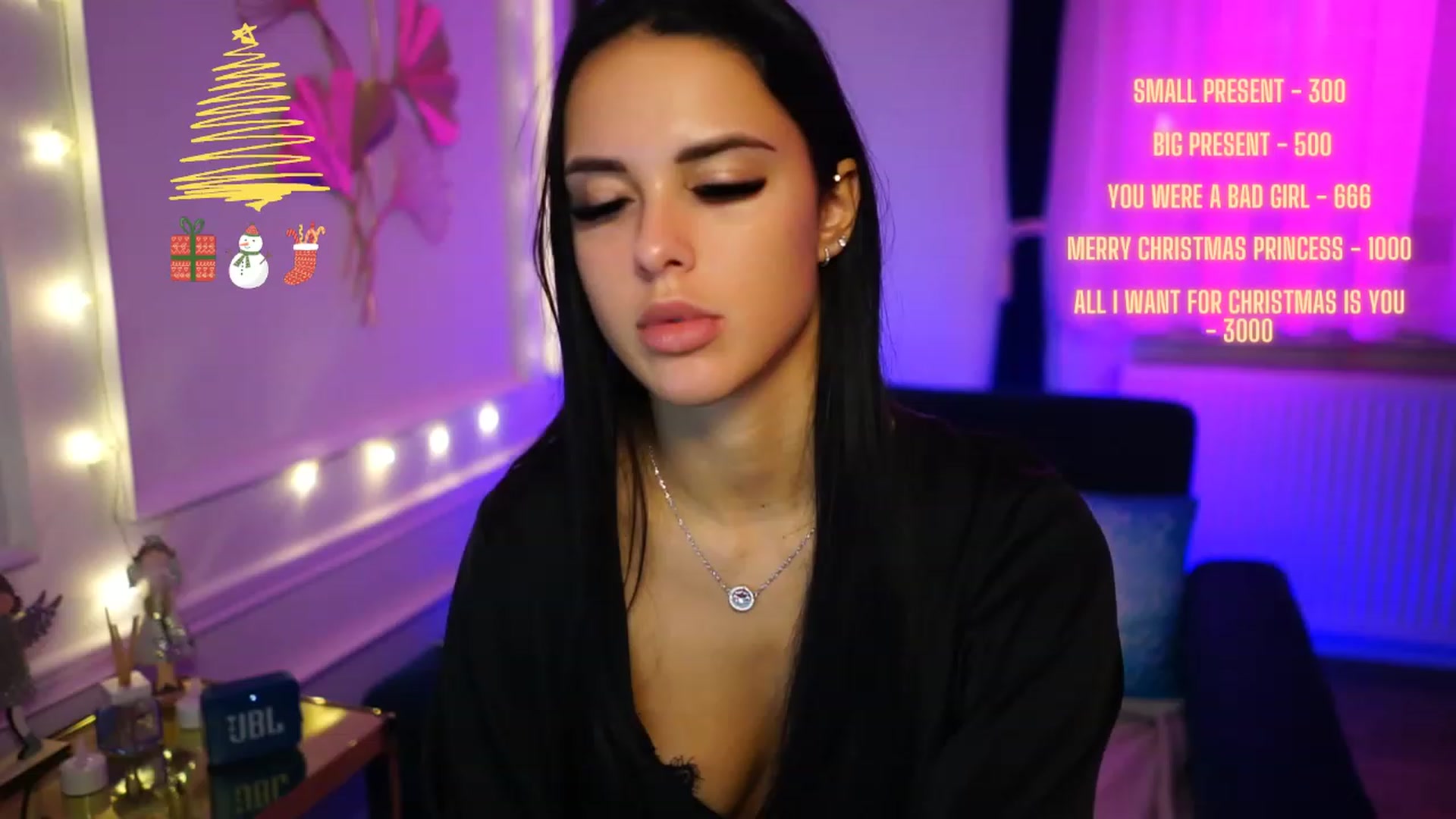 Gallery image thumbnail from cinnabellee's myfreecams stream on, 12/22/2022, 24:24 image 6 of 20