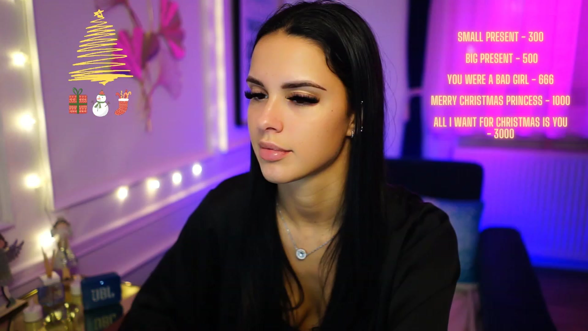 Gallery image thumbnail from cinnabellee's myfreecams stream on, 12/22/2022, 24:24 image 7 of 20