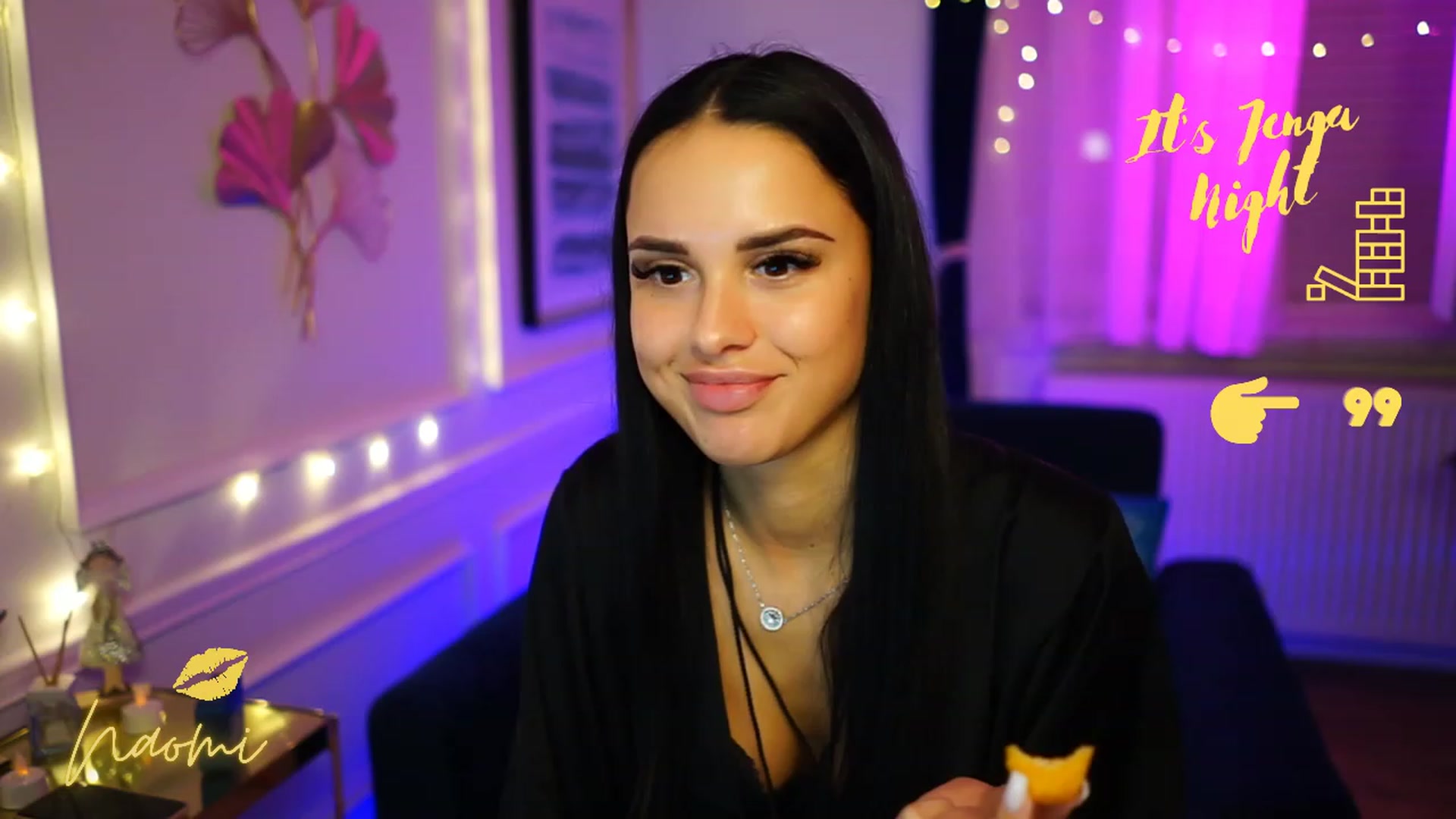 Gallery image thumbnail from cinnabellee's myfreecams stream on, 12/27/2022, 18:30 image 9 of 20