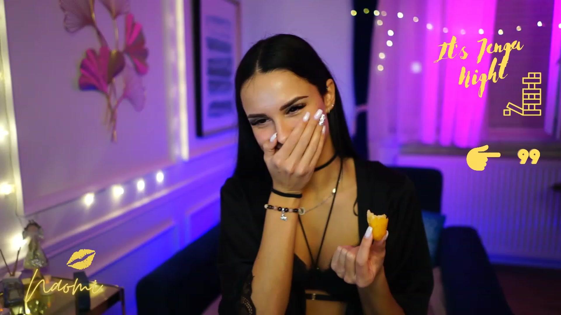 Gallery image thumbnail from cinnabellee's myfreecams stream on, 12/27/2022, 18:30 image 11 of 20