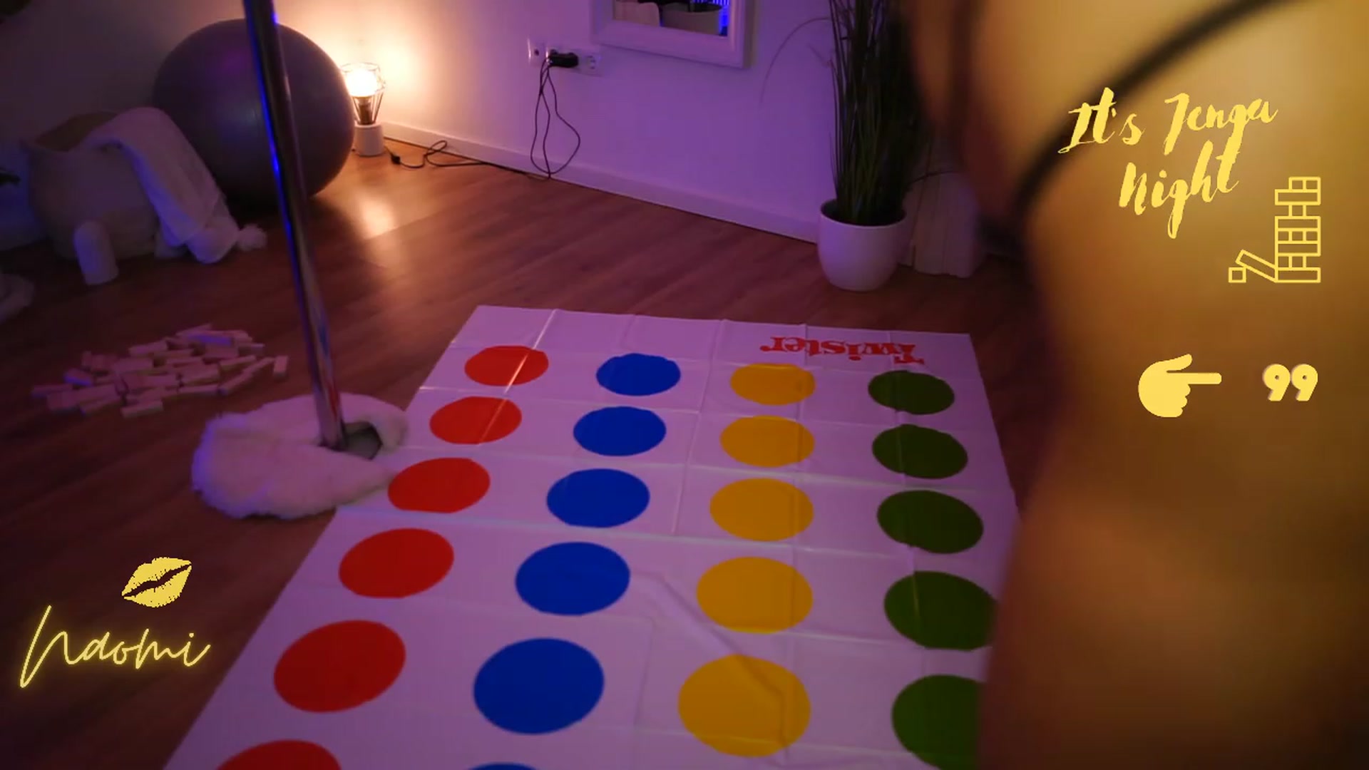 Gallery image thumbnail from cinnabellee's myfreecams stream on, 12/27/2022, 21:38 image 7 of 20