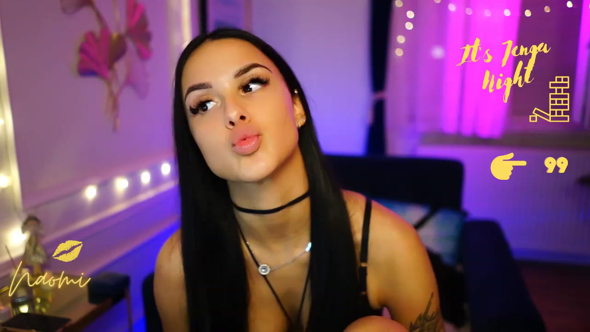 Gallery image thumbnail from cinnabellee's myfreecams stream on, 12/27/2022, 21:38 image 16 of 20