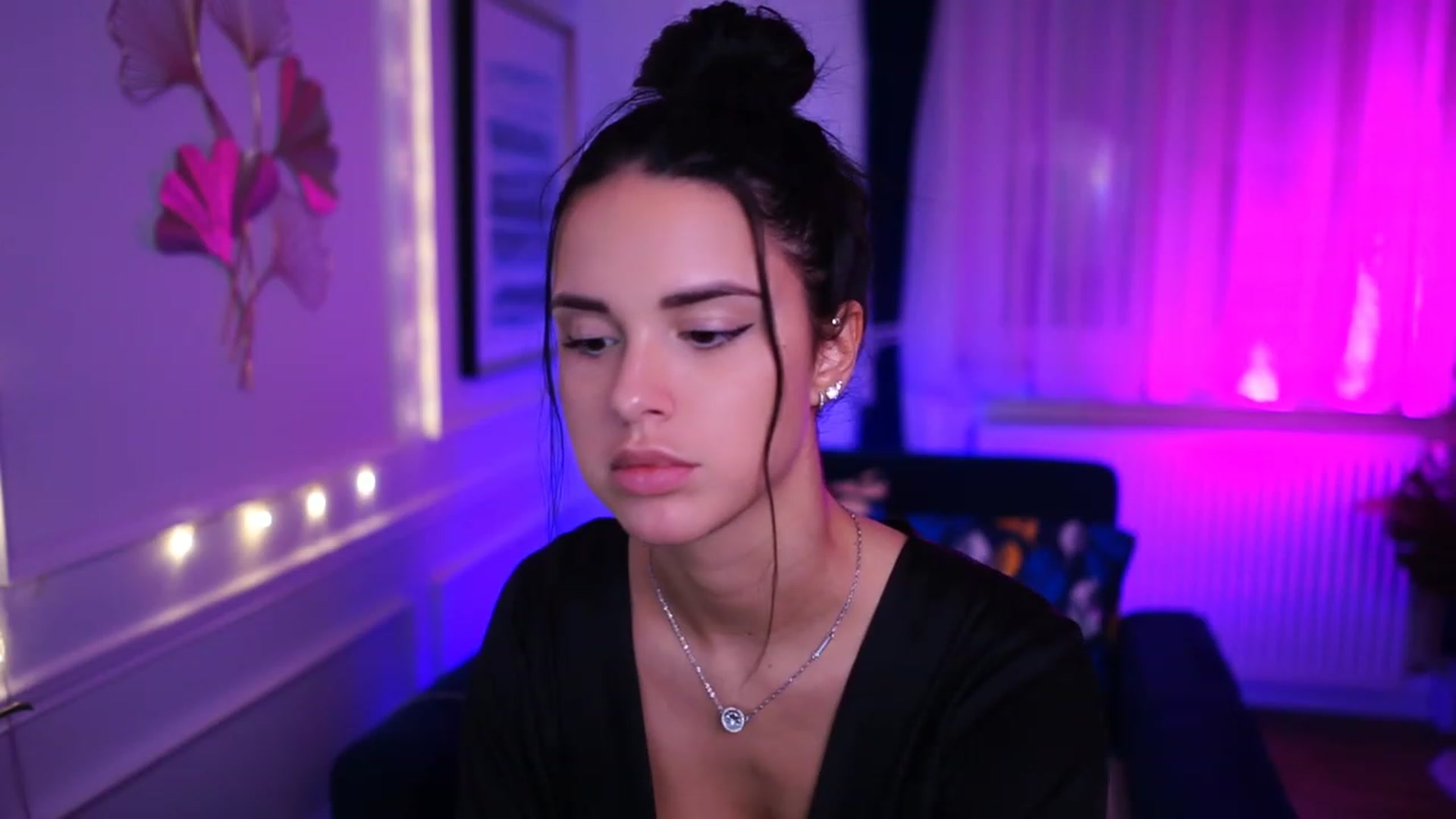Gallery image thumbnail from cinnabellee's myfreecams stream on, 01/08/2023, 20:40 image 5 of 20