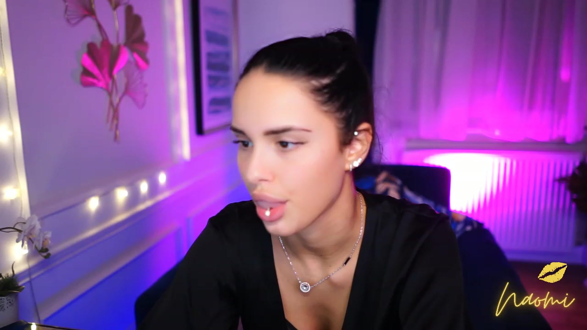 Gallery image thumbnail from cinnabellee's myfreecams stream on, 01/13/2023, 21:17 image 5 of 20