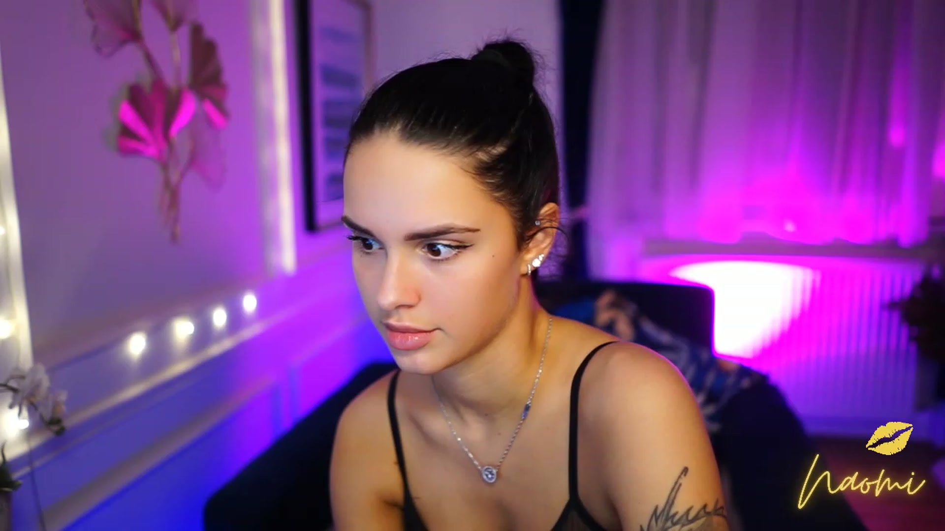 Gallery image thumbnail from cinnabellee's myfreecams stream on, 01/13/2023, 21:55 image 7 of 20