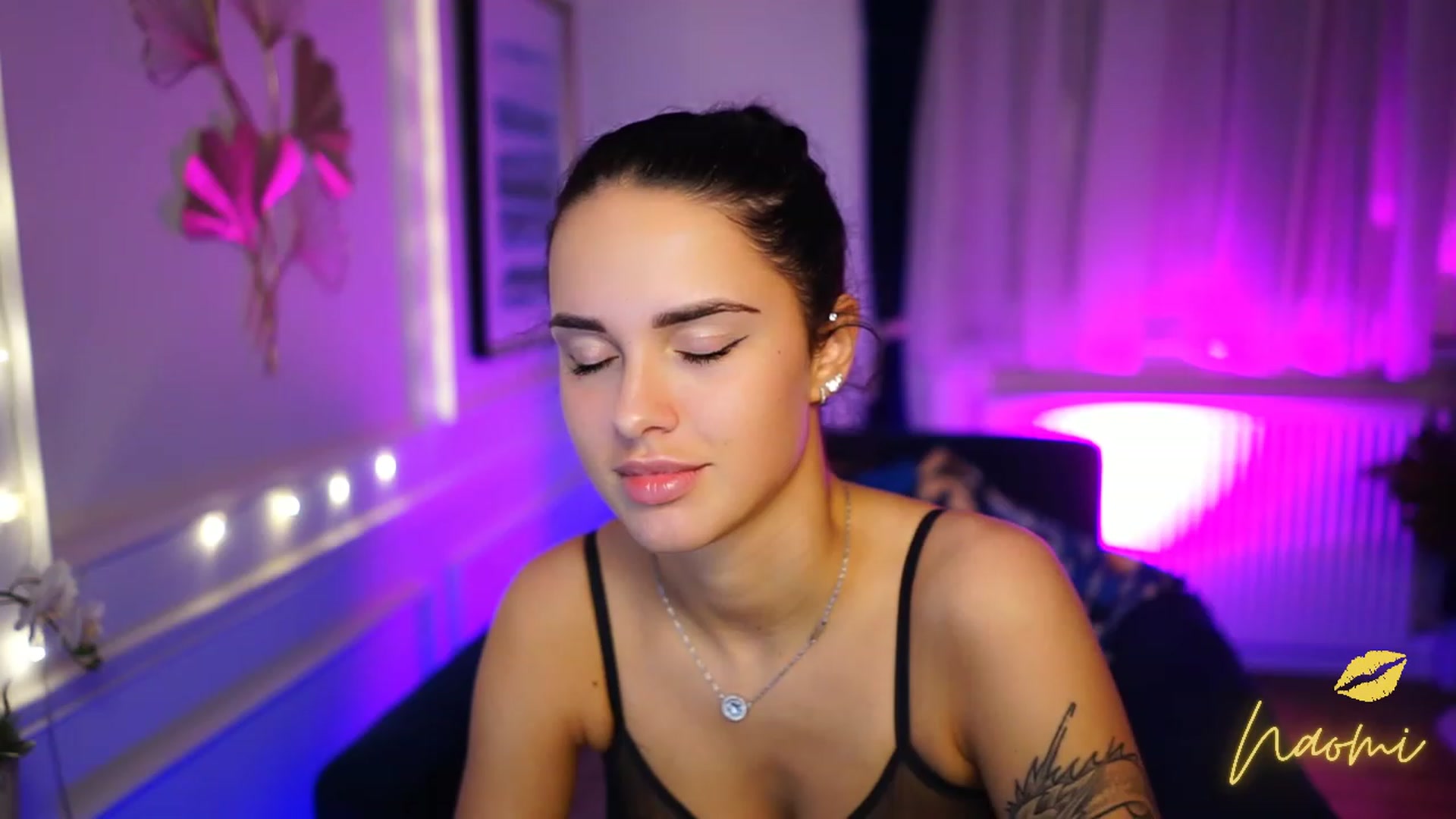 Gallery image thumbnail from cinnabellee's myfreecams stream on, 01/13/2023, 21:55 image 4 of 20