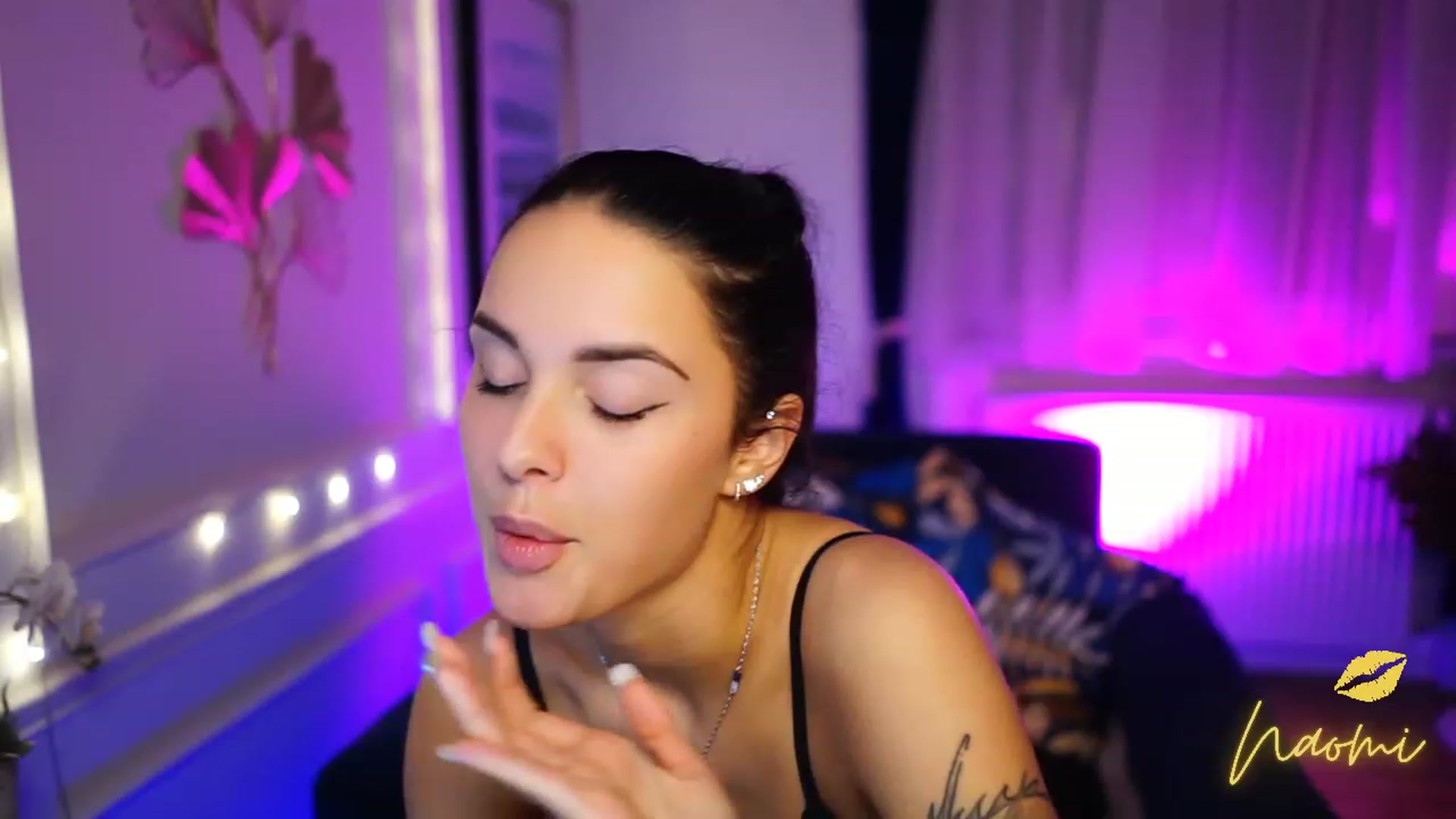 Gallery image thumbnail from cinnabellee's myfreecams stream on, 01/13/2023, 21:55 image 8 of 20