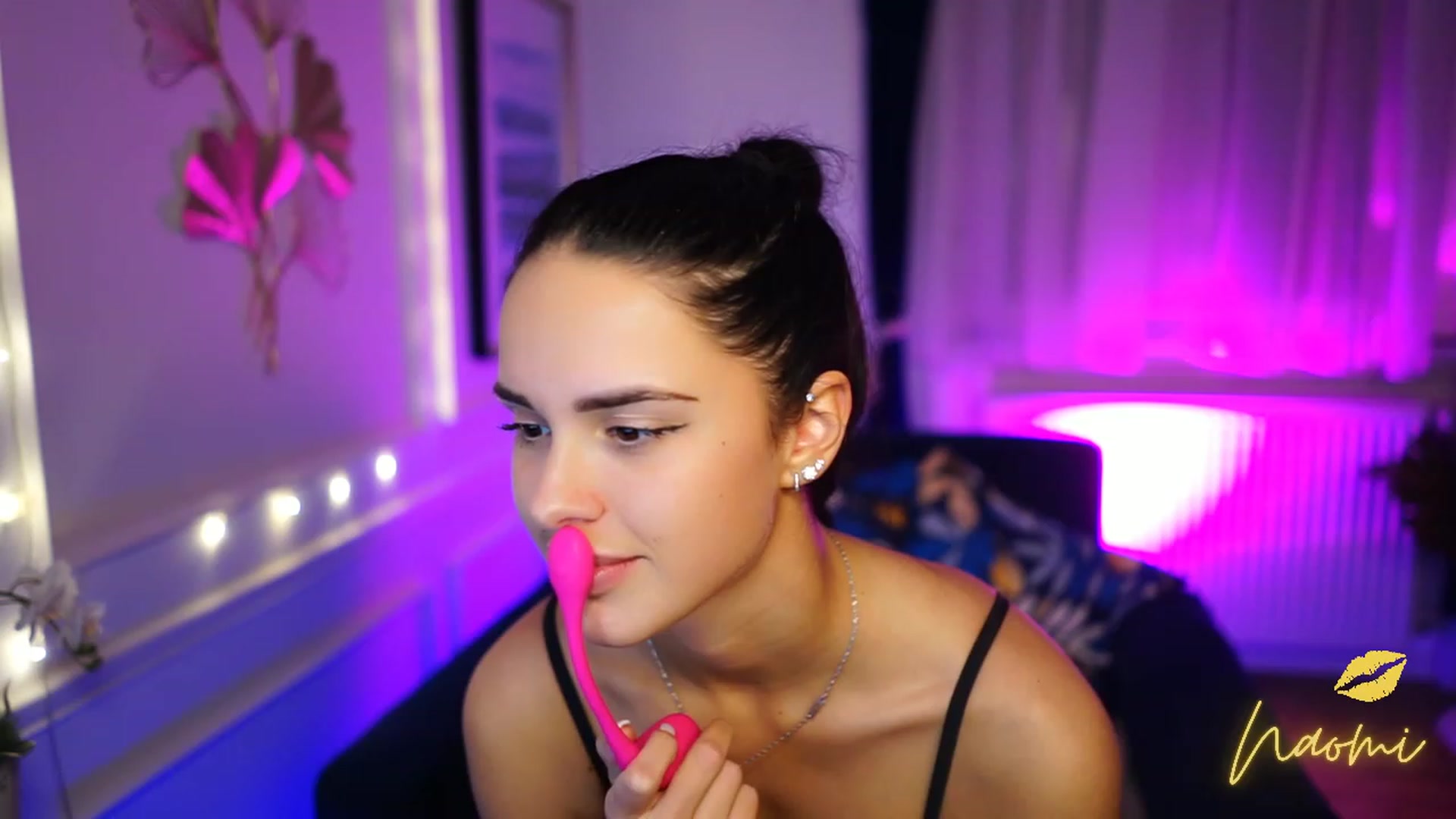 Gallery image thumbnail from cinnabellee's myfreecams stream on, 01/13/2023, 21:55 image 11 of 20