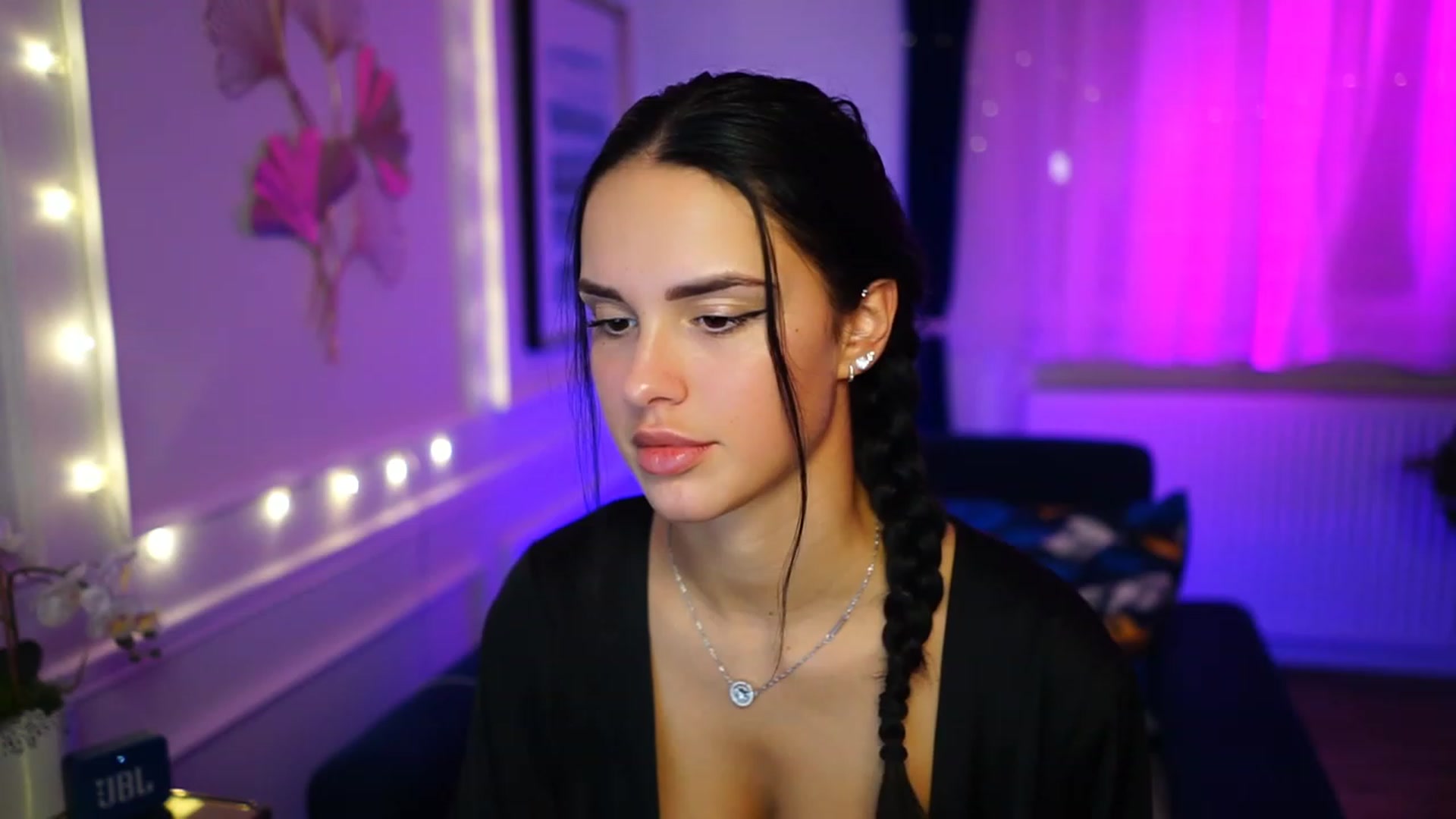 Gallery image thumbnail from cinnabellee's myfreecams stream on, 01/16/2023, 19:44 image 10 of 20