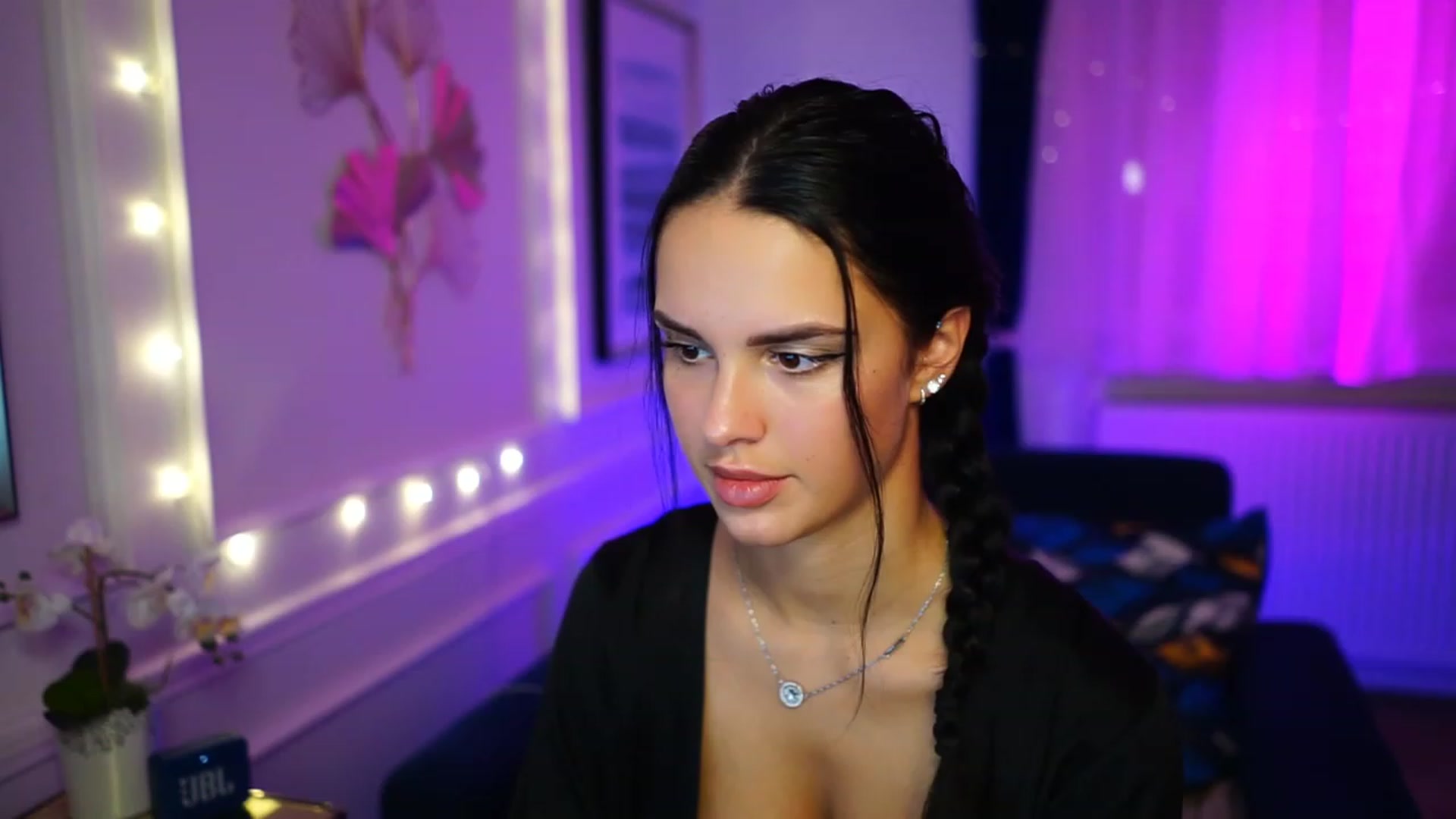 Gallery image thumbnail from cinnabellee's myfreecams stream on, 01/16/2023, 19:44 image 8 of 20