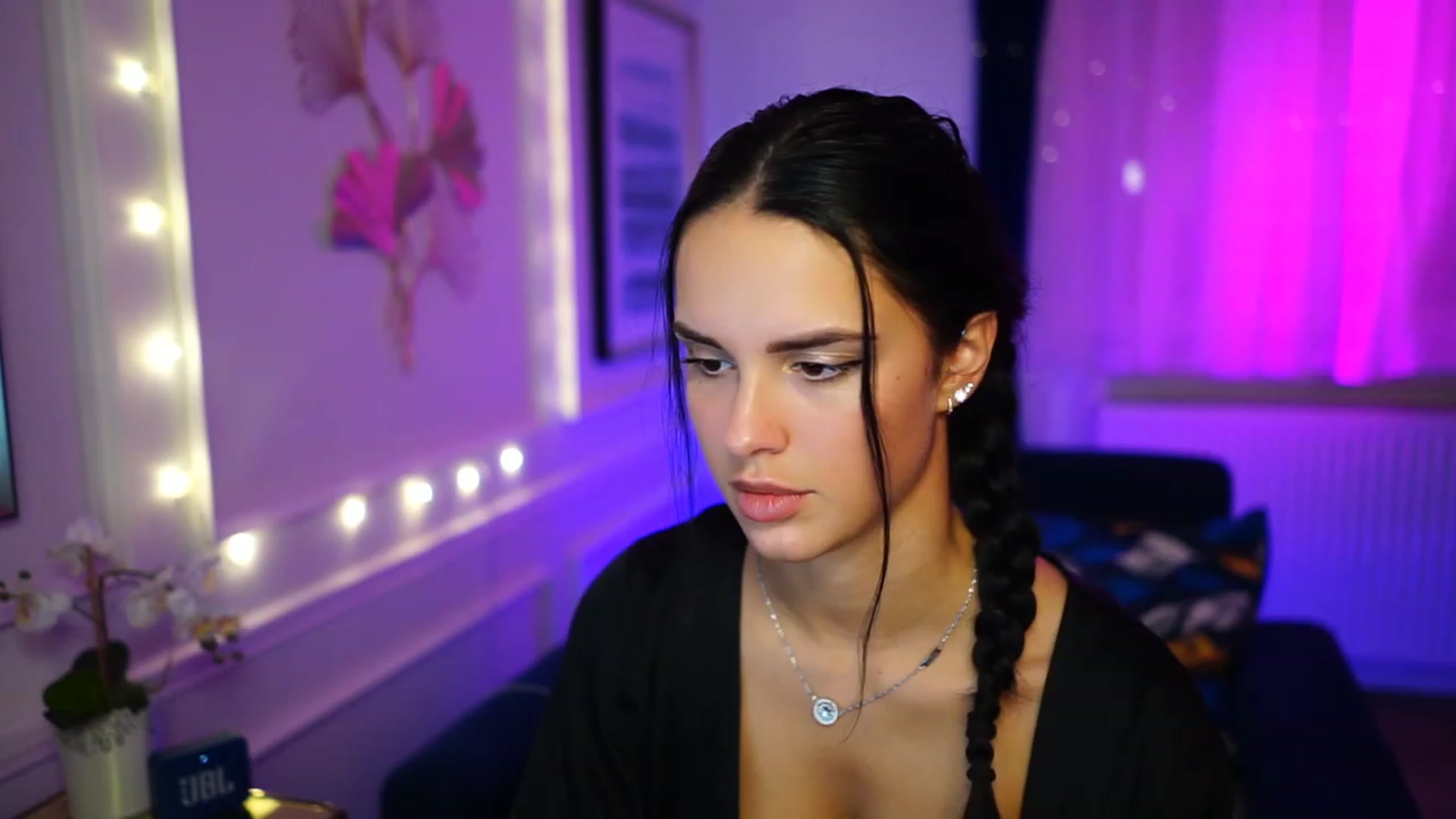 Gallery image thumbnail from cinnabellee's myfreecams stream on, 01/16/2023, 19:44 image 9 of 20