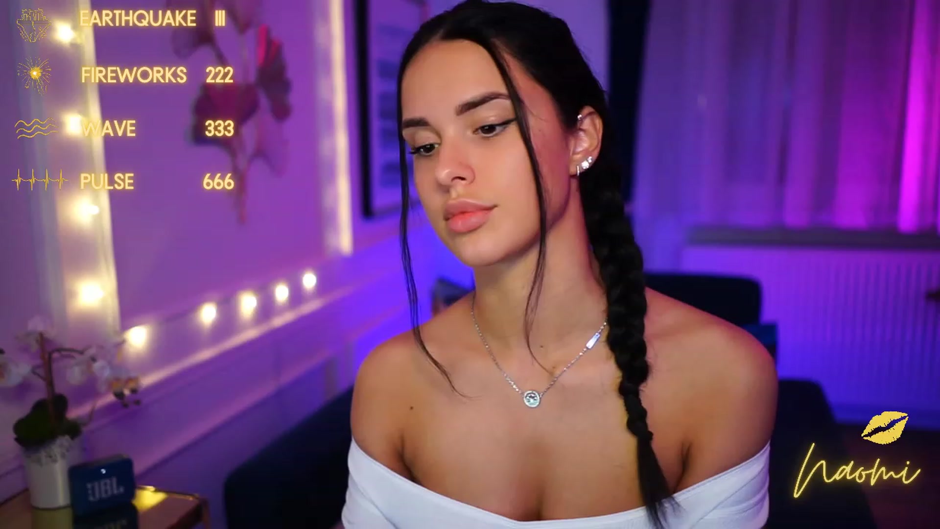 Gallery image thumbnail from cinnabellee's myfreecams stream on, 01/17/2023, 23:19 image 4 of 20