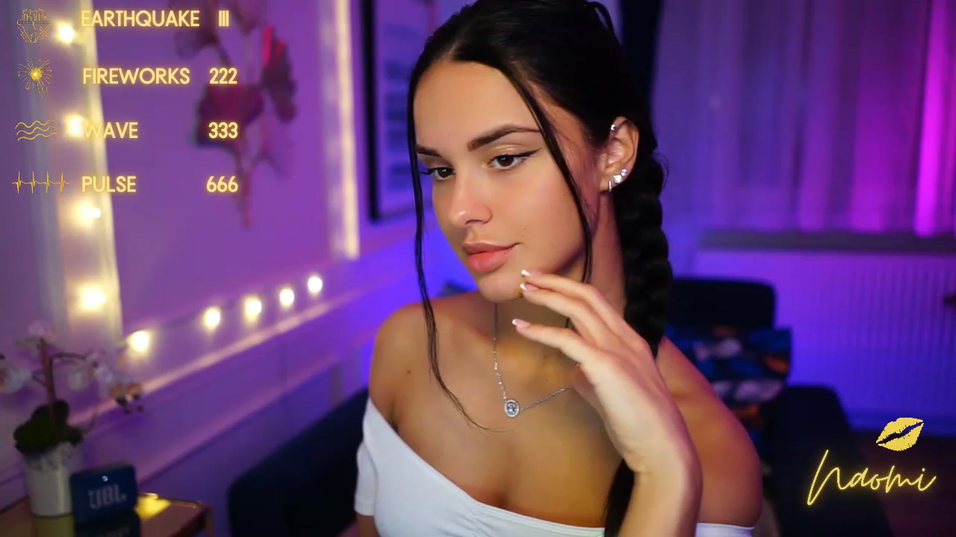 Gallery image thumbnail from cinnabellee's myfreecams stream on, 01/17/2023, 23:19 image 6 of 20