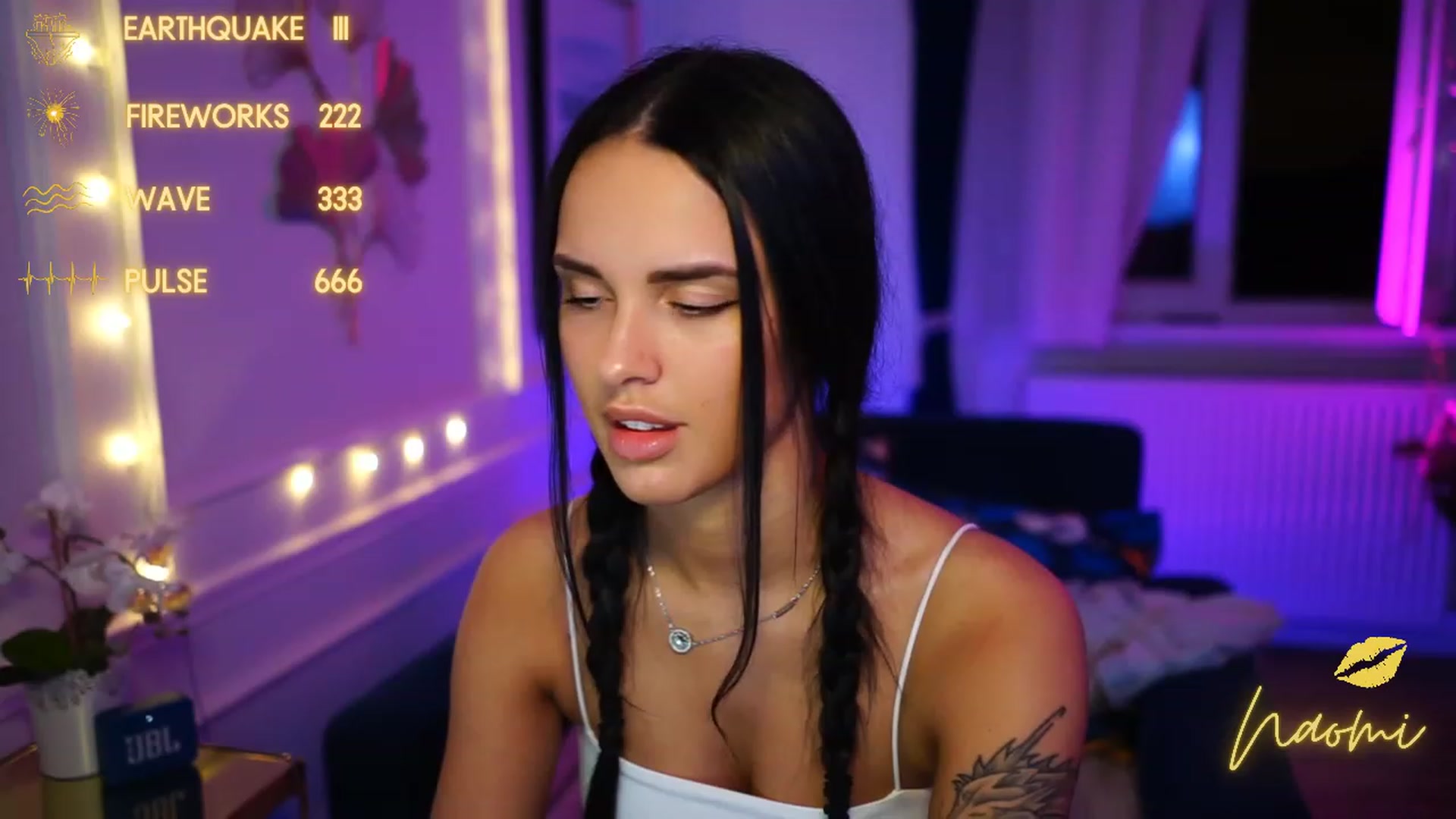 Gallery image thumbnail from cinnabellee's myfreecams stream on, 01/18/2023, 21:18 image 9 of 20