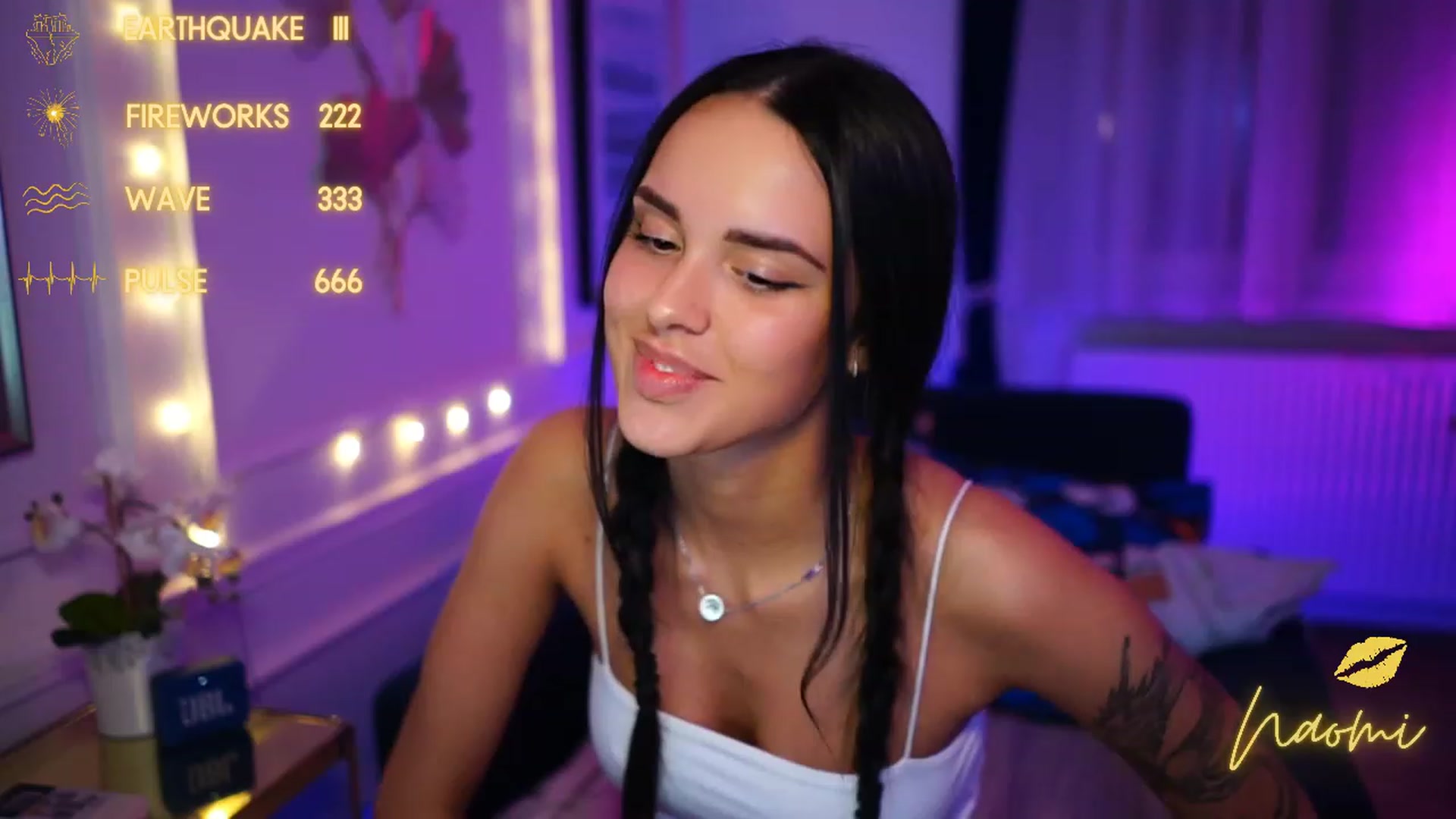 Gallery image thumbnail from cinnabellee's myfreecams stream on, 01/18/2023, 21:18 image 6 of 20