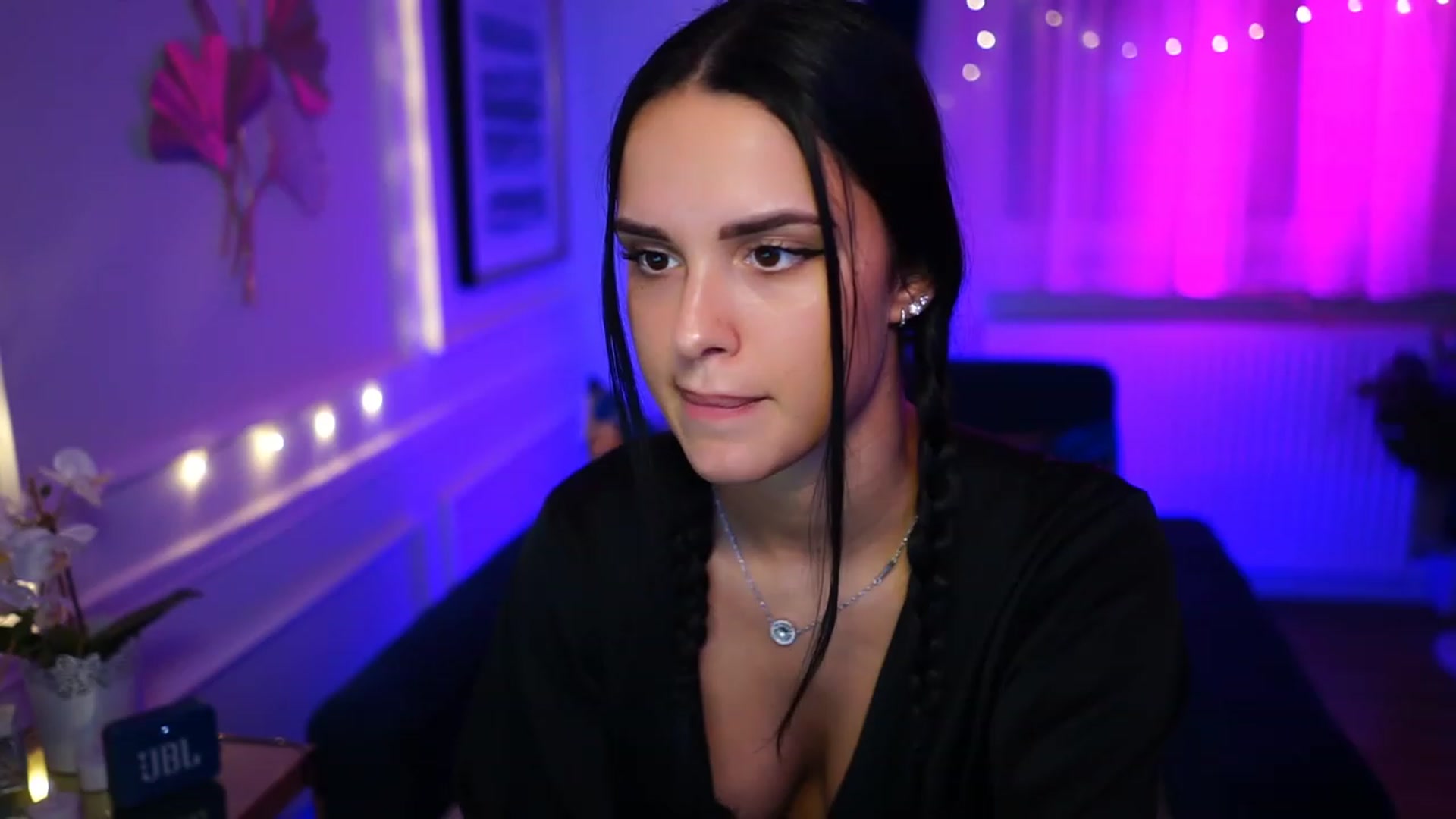 Gallery image thumbnail from cinnabellee's myfreecams stream on, 01/25/2023, 23:16 image 15 of 20