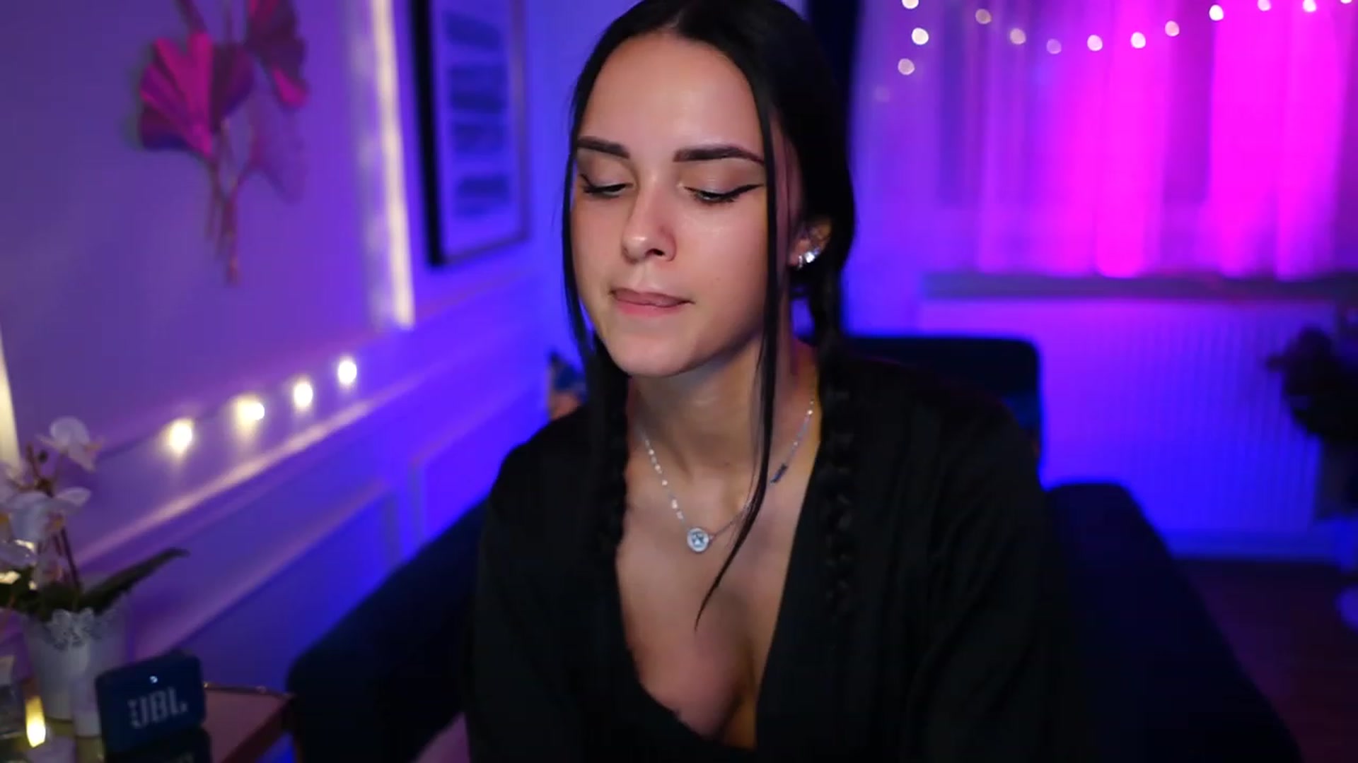 Gallery image thumbnail from cinnabellee's myfreecams stream on, 01/25/2023, 23:16 image 12 of 20