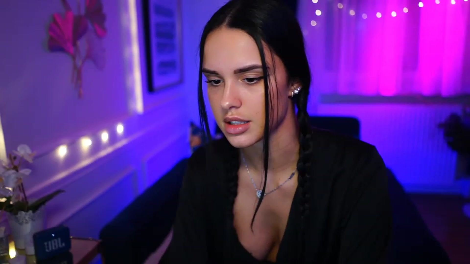 Gallery image thumbnail from cinnabellee's myfreecams stream on, 01/25/2023, 23:16 image 11 of 20