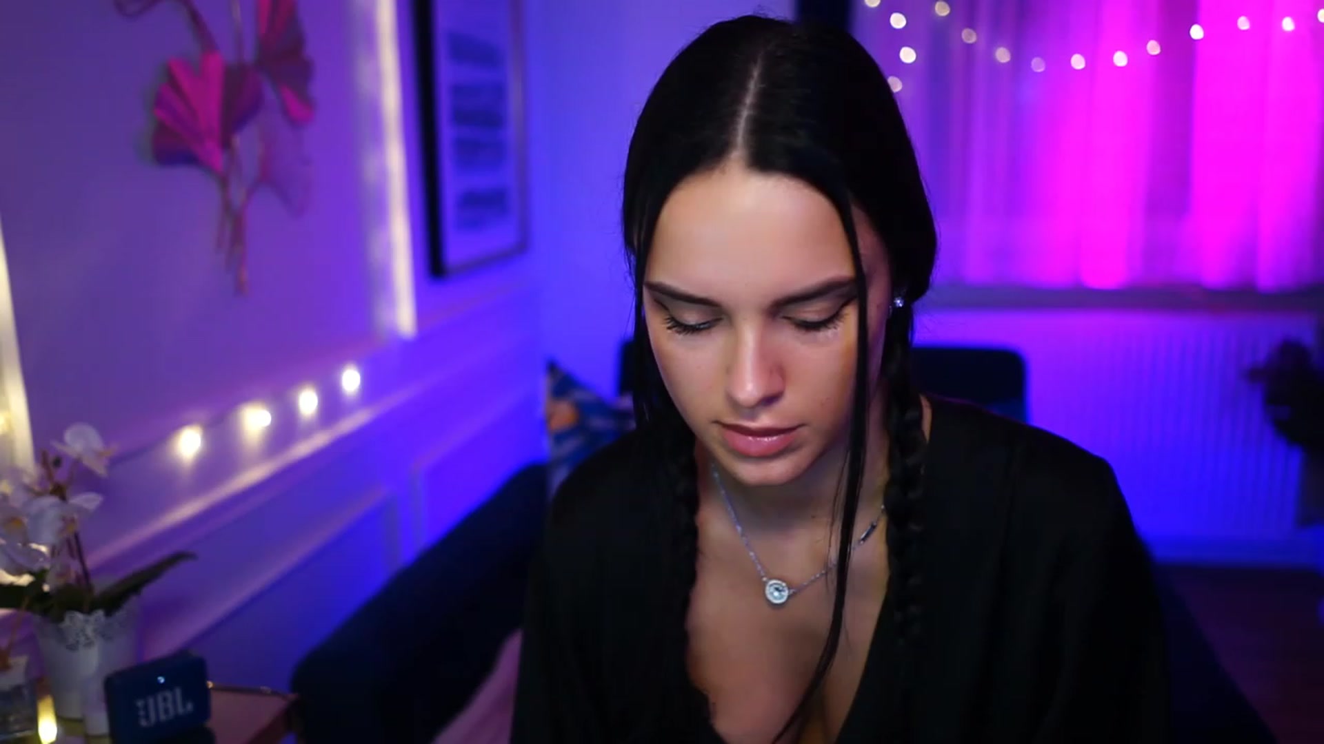 Gallery image thumbnail from cinnabellee's myfreecams stream on, 01/25/2023, 23:16 image 1 of 20