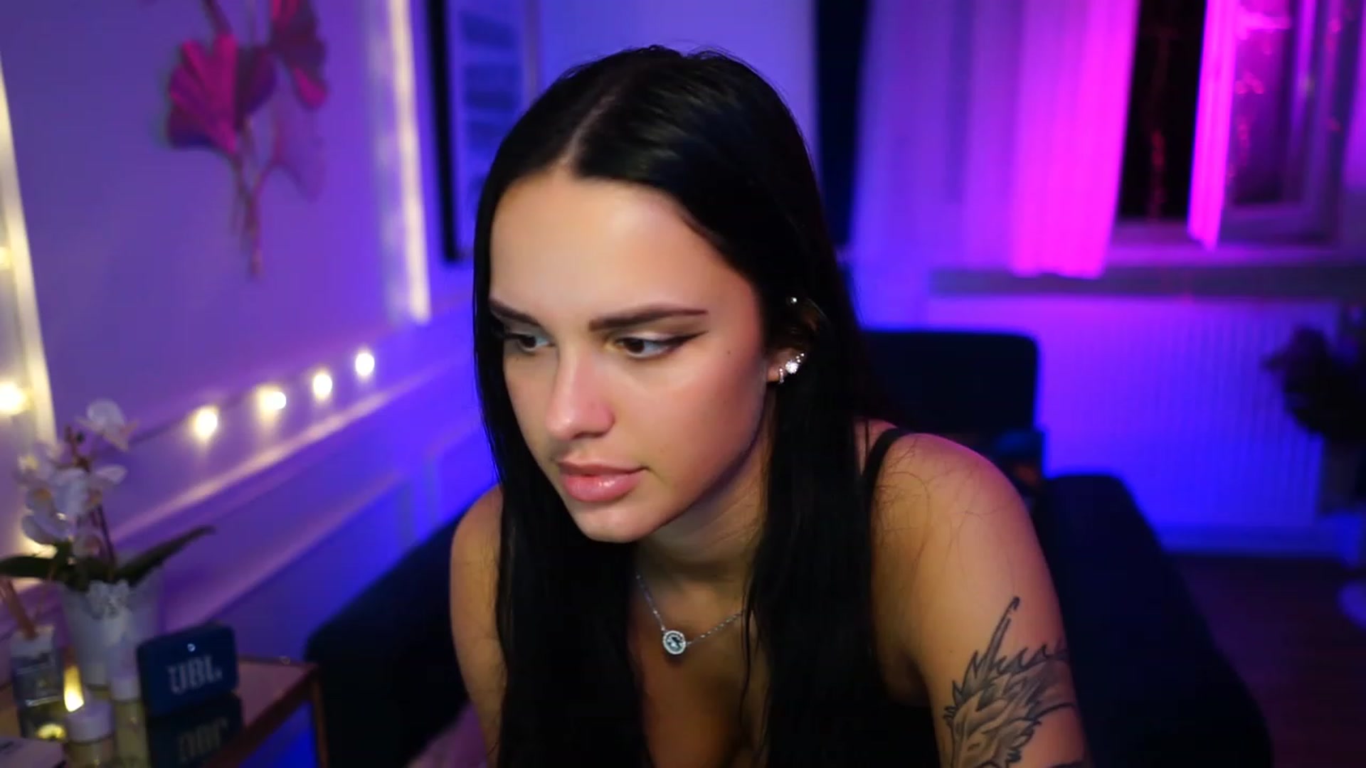 Gallery image thumbnail from cinnabellee's myfreecams stream on, 01/26/2023, 03:06 image 16 of 20