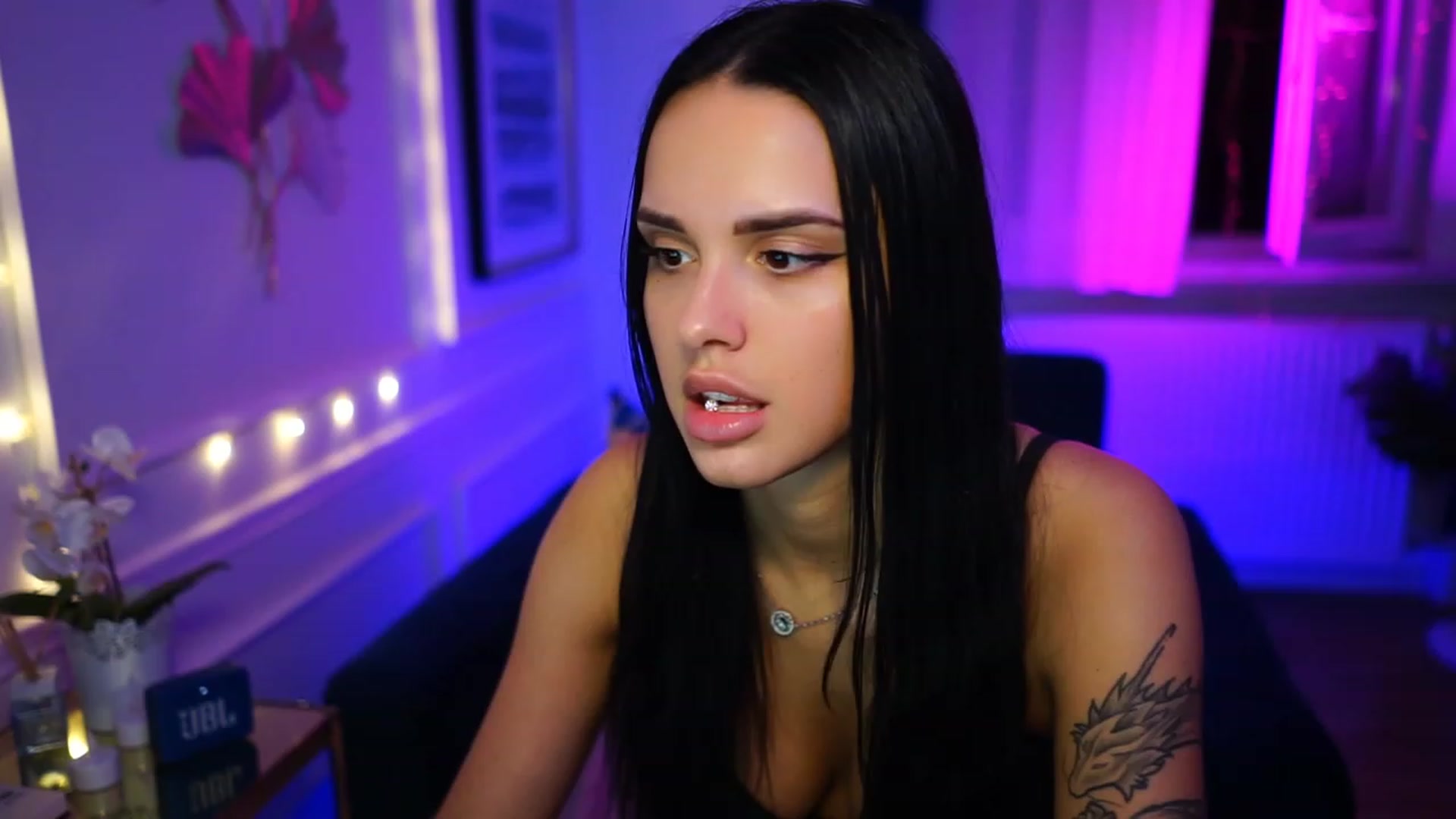 Gallery image thumbnail from cinnabellee's myfreecams stream on, 01/26/2023, 03:06 image 18 of 20