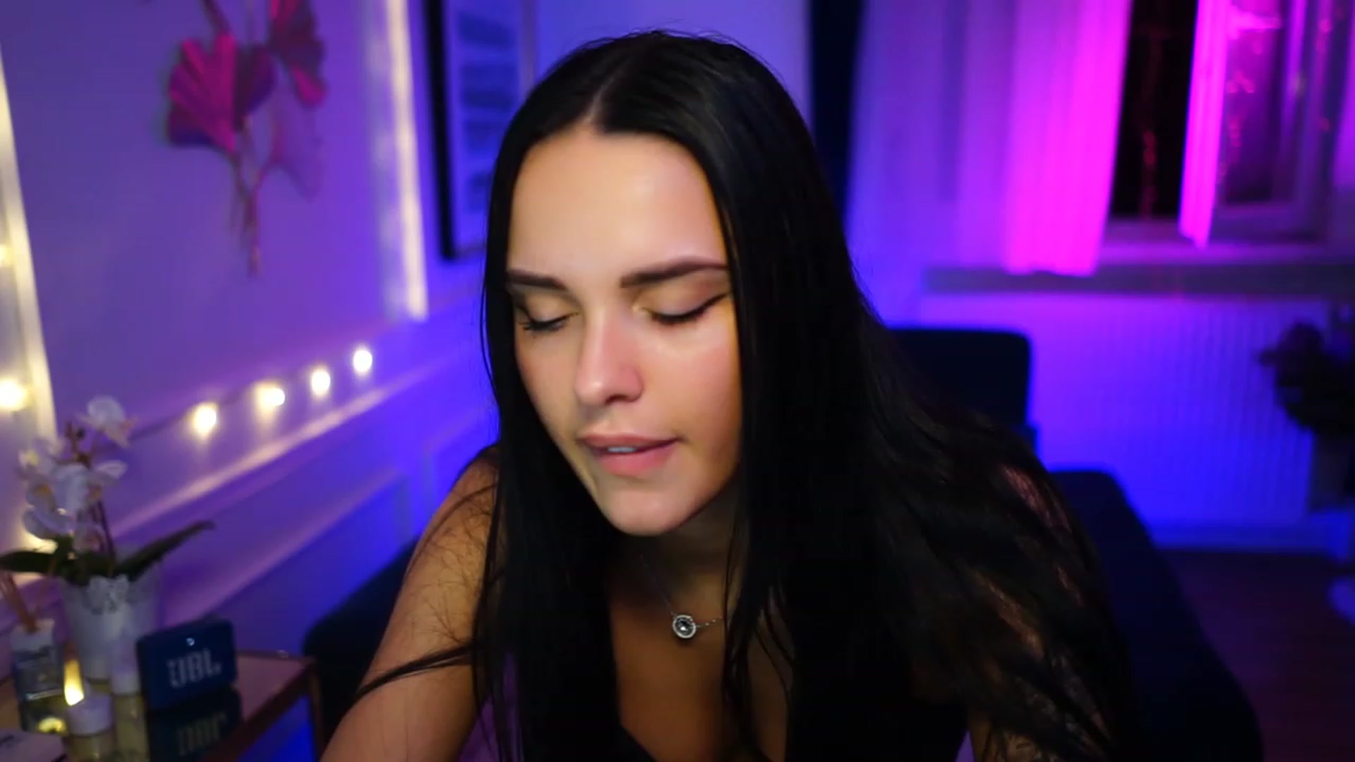 Gallery image thumbnail from cinnabellee's myfreecams stream on, 01/26/2023, 03:06 image 14 of 20