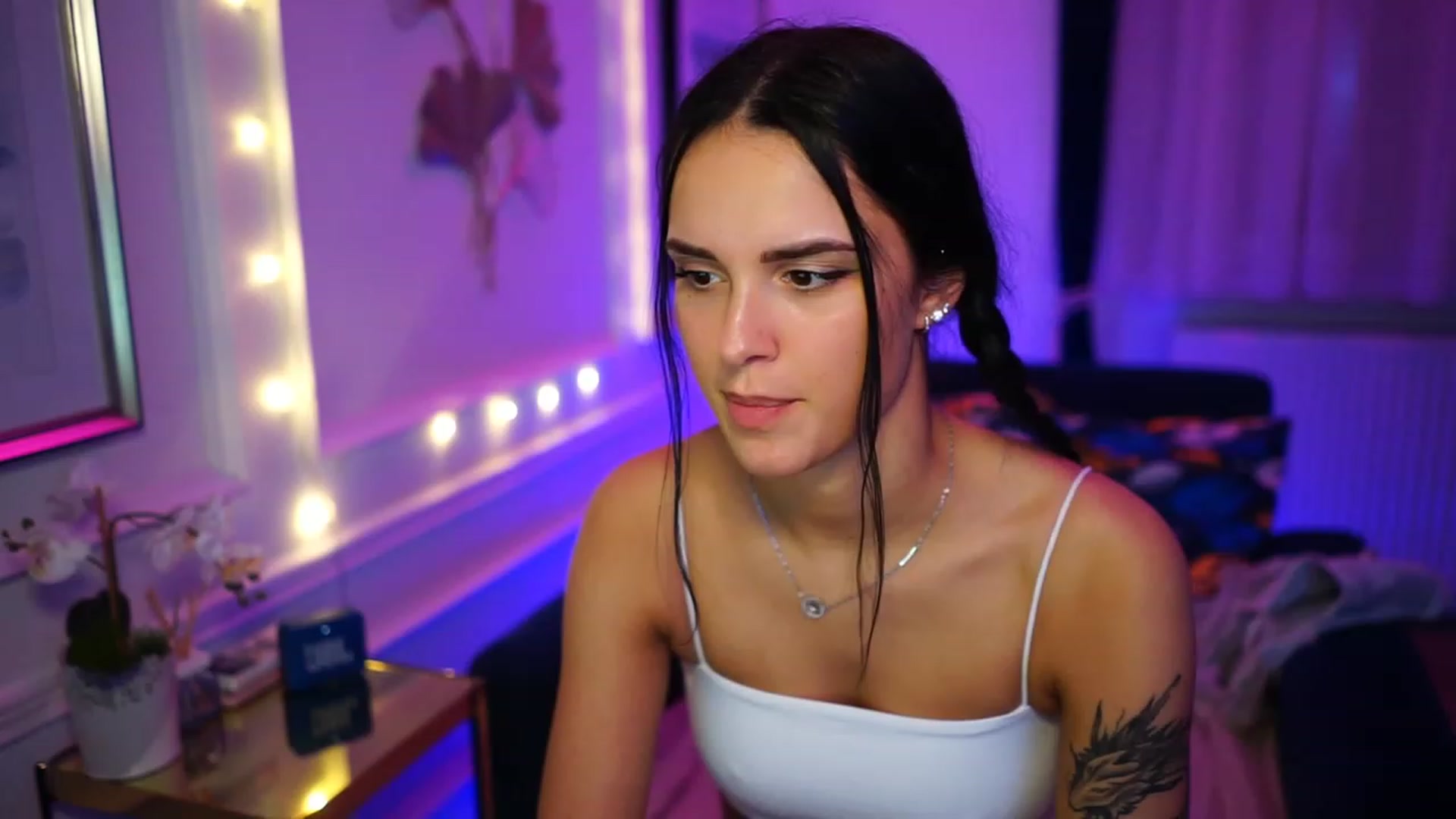 Gallery image thumbnail from cinnabellee's myfreecams stream on, 02/01/2023, 24:34 image 12 of 20
