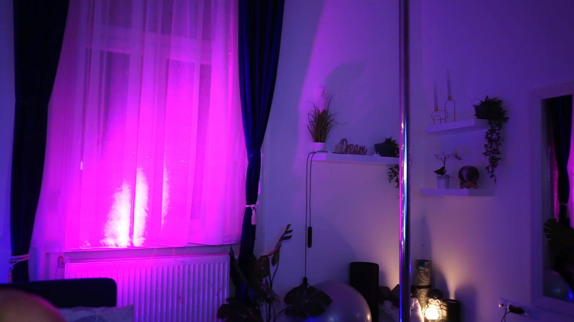Gallery image thumbnail from cinnabellee's myfreecams stream on, 02/13/2023, 19:18 image 15 of 20