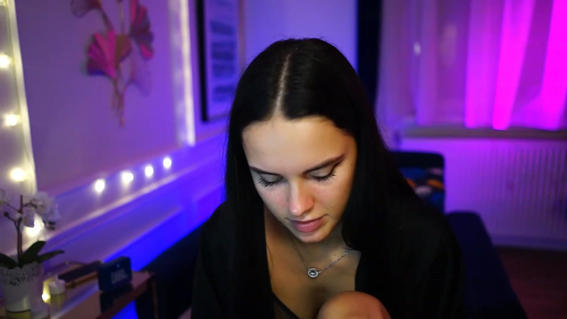 Gallery image thumbnail from cinnabellee's myfreecams stream on, 02/20/2023, 19:30 image 3 of 20