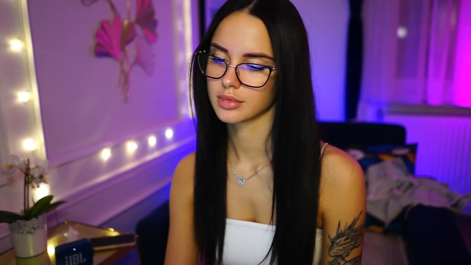 Gallery image thumbnail from cinnabellee's myfreecams stream on, 02/25/2023, 24:06 image 10 of 20