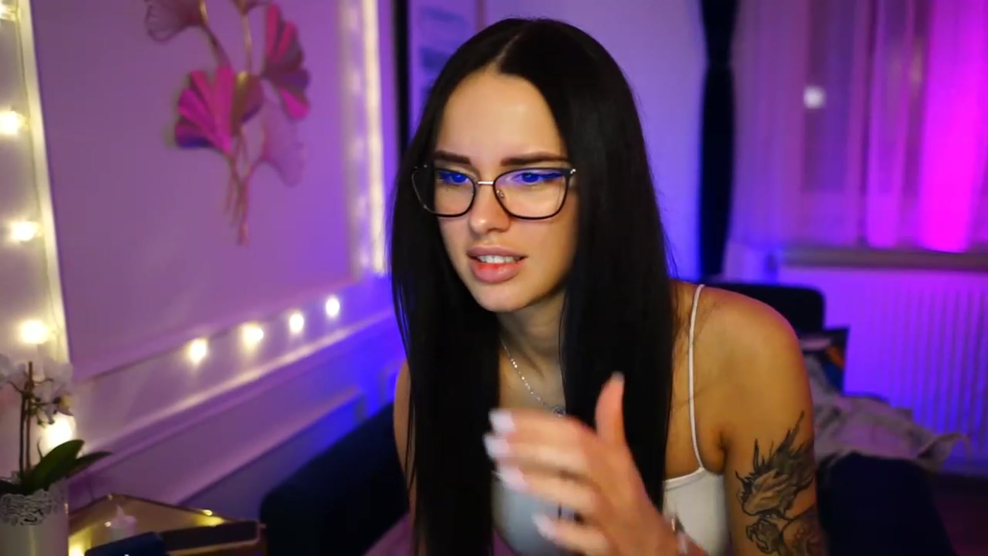 Gallery image thumbnail from cinnabellee's myfreecams stream on, 02/25/2023, 24:06 image 13 of 20