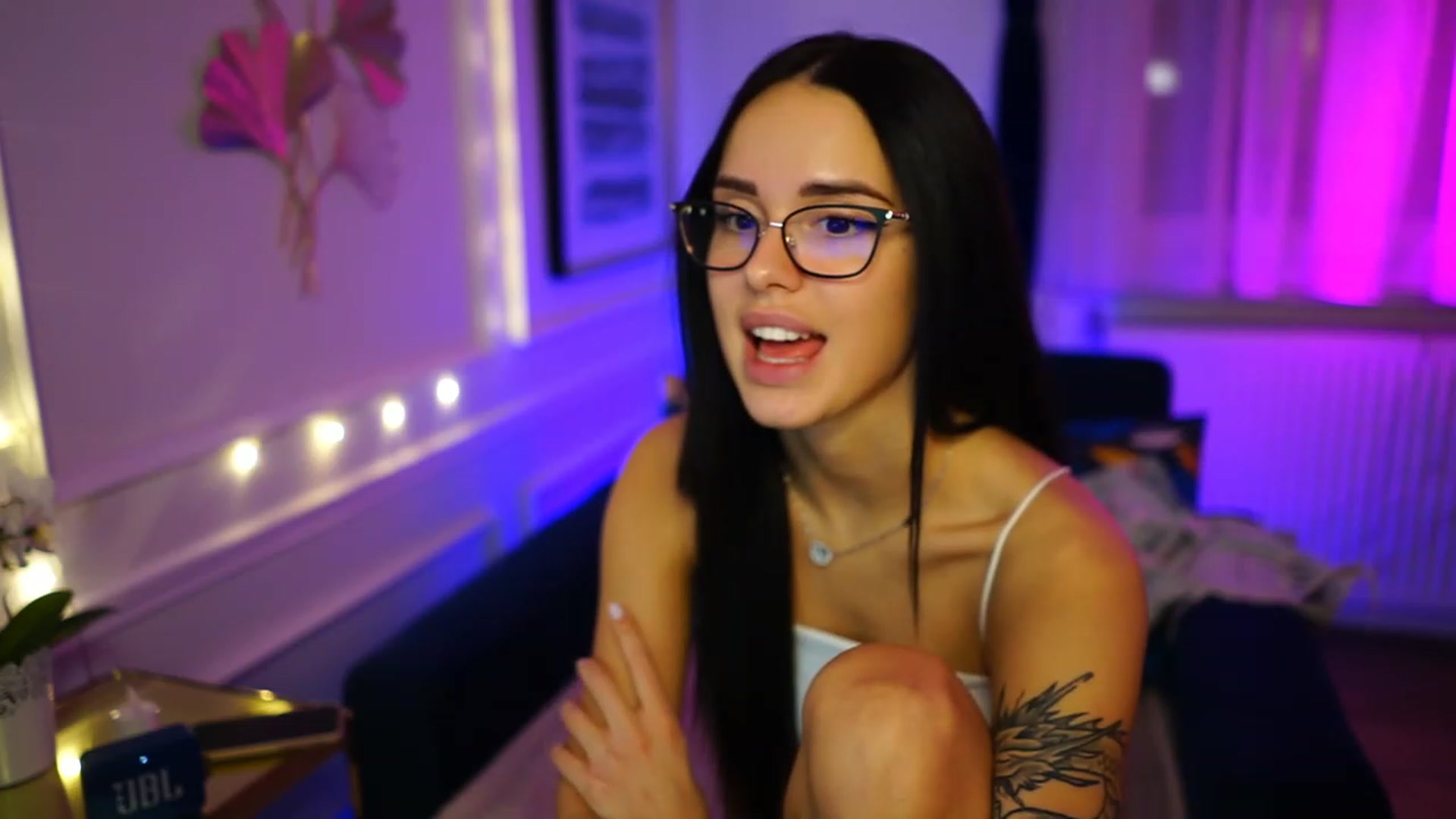 Gallery image thumbnail from cinnabellee's myfreecams stream on, 02/25/2023, 24:06 image 19 of 20