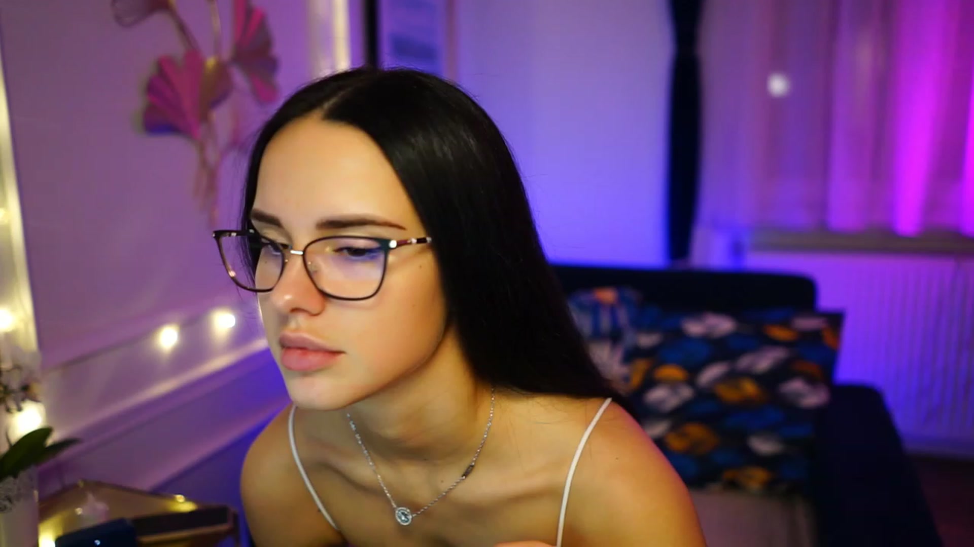 Gallery image thumbnail from cinnabellee's myfreecams stream on, 02/25/2023, 24:06 image 1 of 20