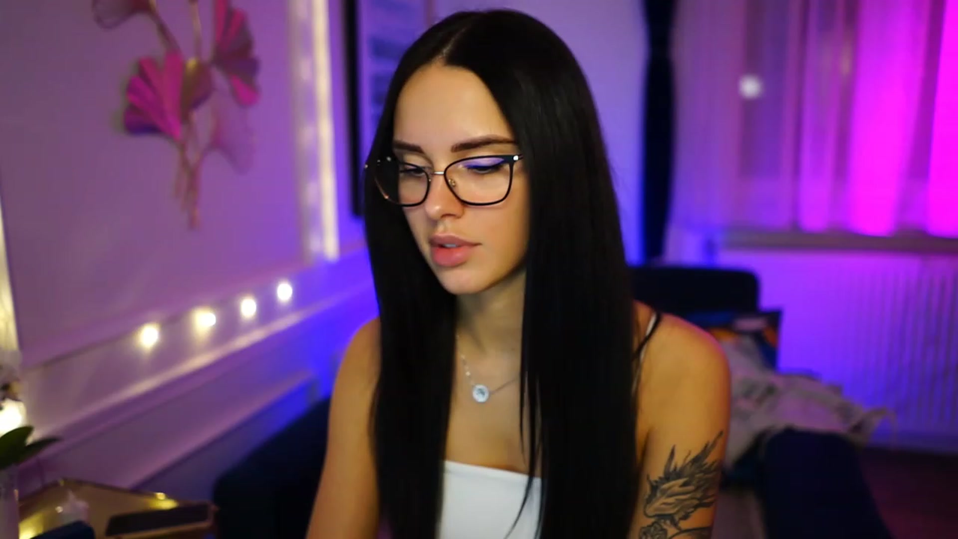 Gallery image thumbnail from cinnabellee's myfreecams stream on, 02/25/2023, 01:52 image 5 of 20