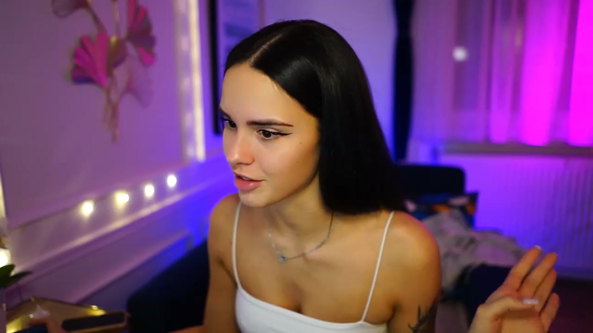 Gallery image thumbnail from cinnabellee's myfreecams stream on, 02/25/2023, 01:52 image 13 of 20