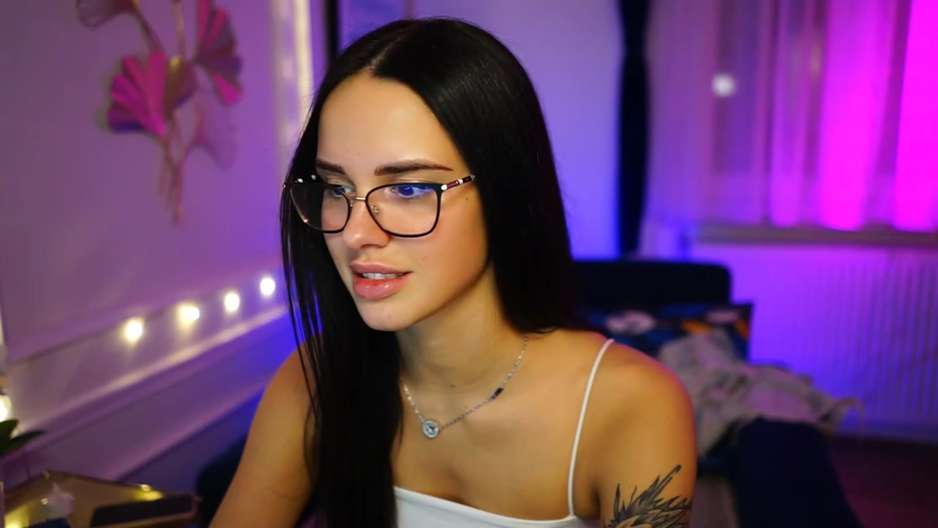 Gallery image thumbnail from cinnabellee's myfreecams stream on, 02/25/2023, 01:52 image 8 of 20