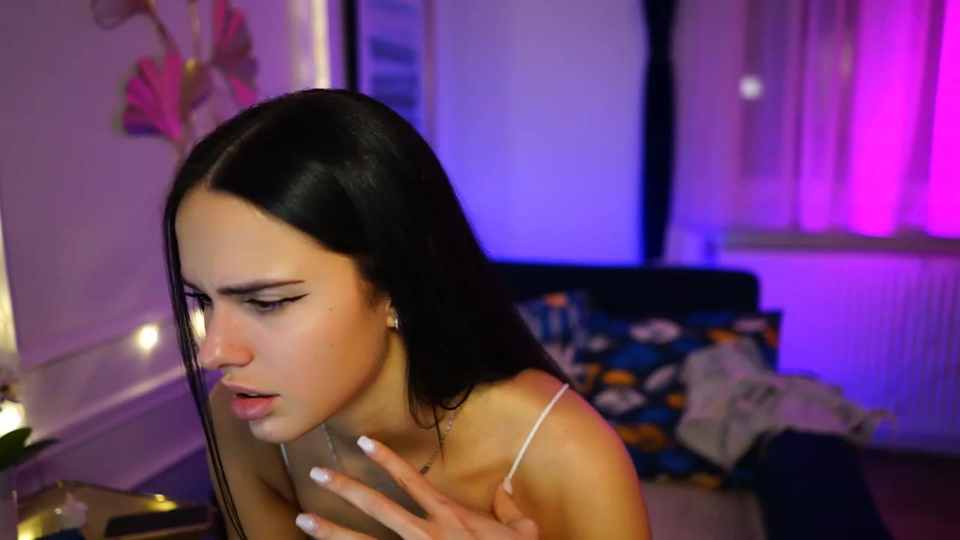 Gallery image thumbnail from cinnabellee's myfreecams stream on, 02/25/2023, 01:52 image 10 of 20