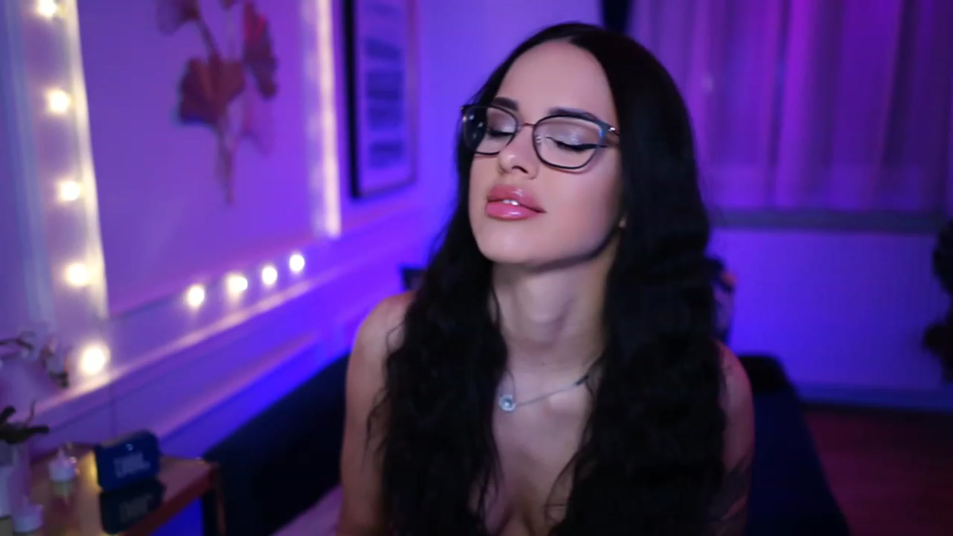 Gallery image thumbnail from cinnabellee's myfreecams stream on, 03/06/2023, 23:18 image 12 of 20