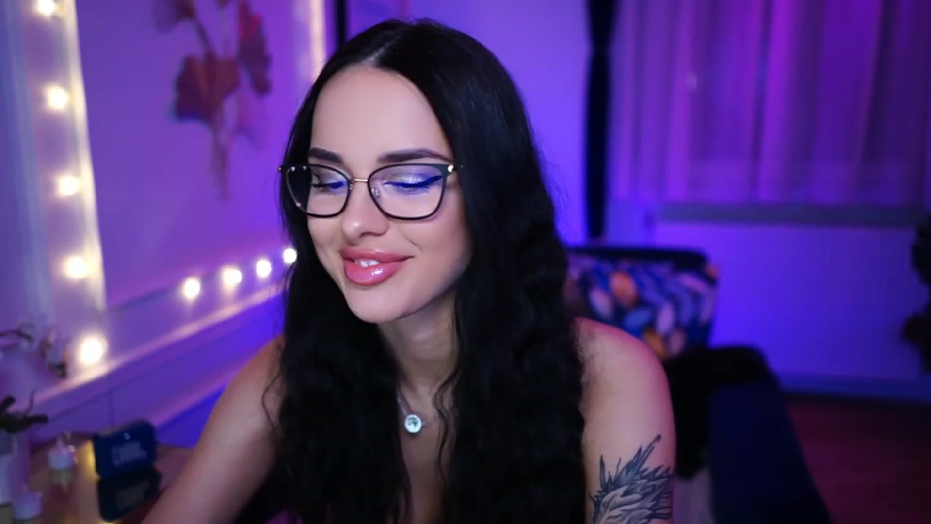 Gallery image thumbnail from cinnabellee's myfreecams stream on, 03/06/2023, 23:18 image 13 of 20