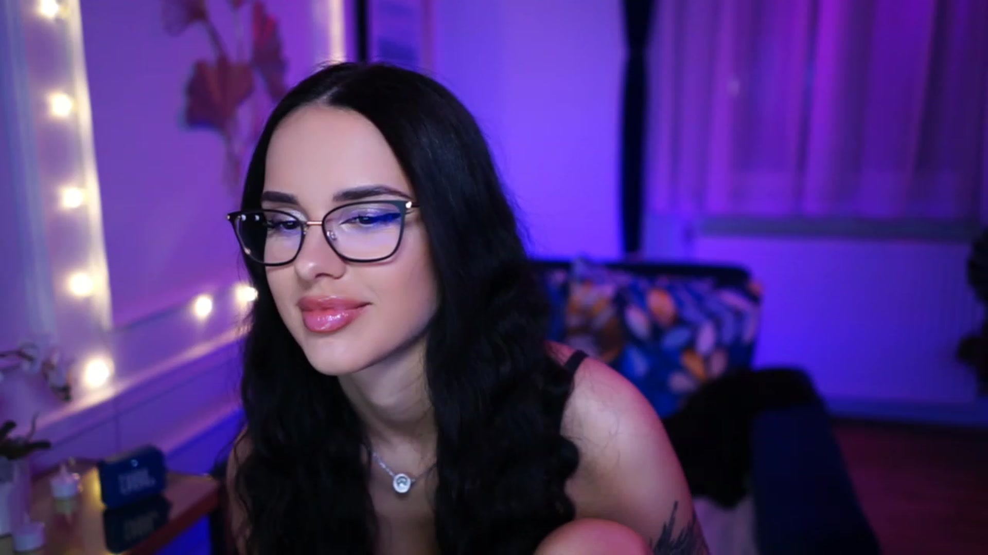 Gallery image thumbnail from cinnabellee's myfreecams stream on, 03/06/2023, 23:18 image 16 of 20