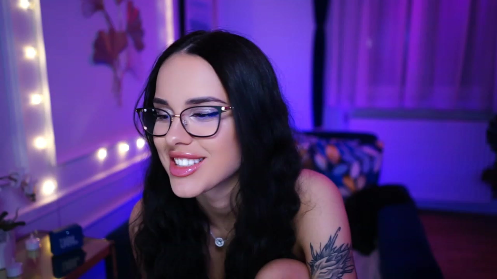Gallery image thumbnail from cinnabellee's myfreecams stream on, 03/06/2023, 23:18 image 17 of 20