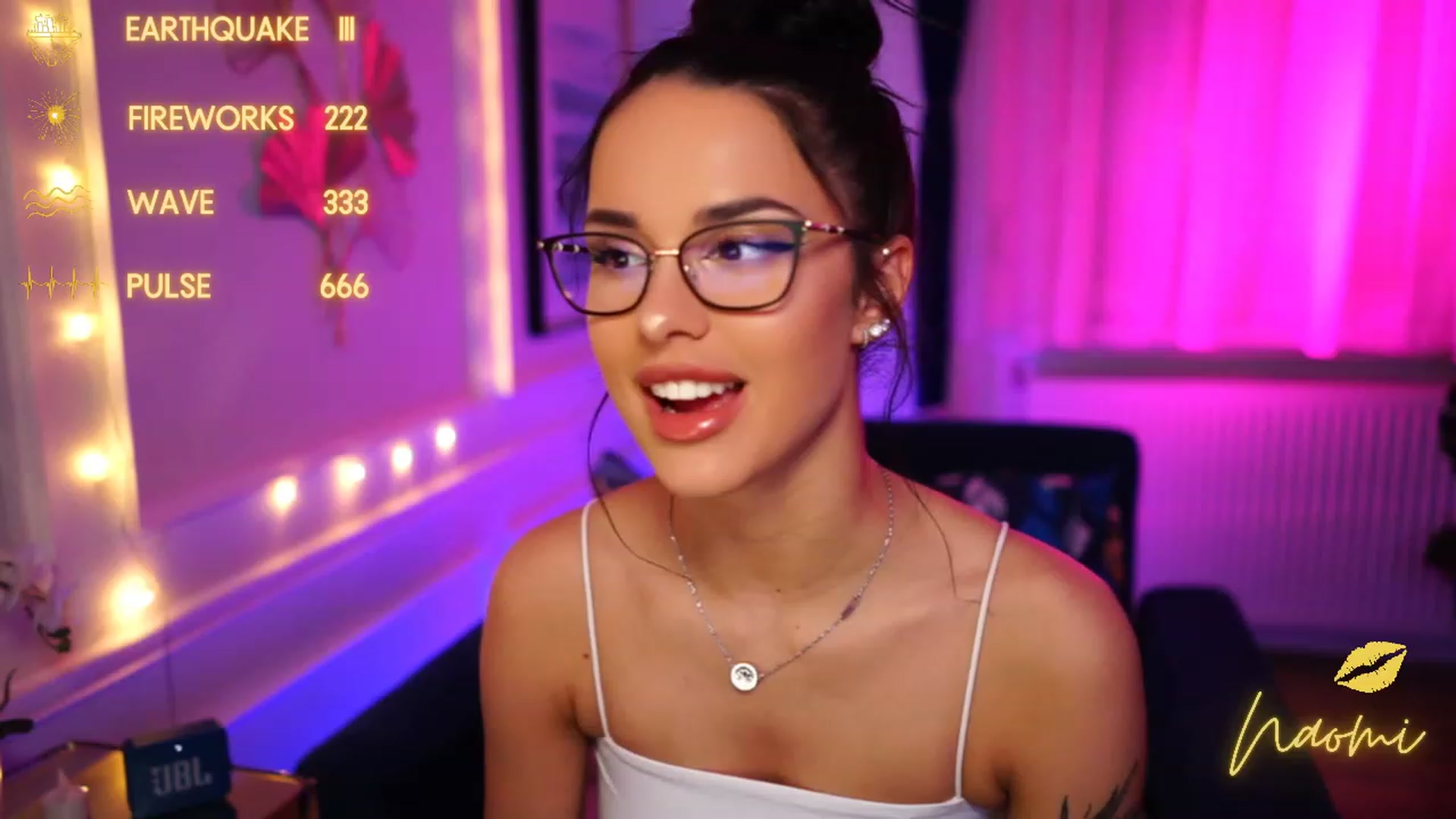 Gallery image thumbnail from cinnabellee's myfreecams stream on, 03/11/2023, 24:04 image 1 of 20