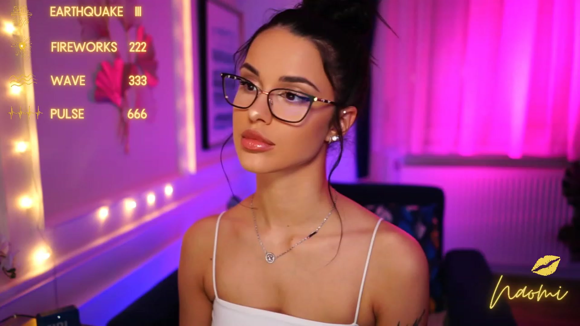 Gallery image thumbnail from cinnabellee's myfreecams stream on, 03/11/2023, 24:04 image 3 of 20