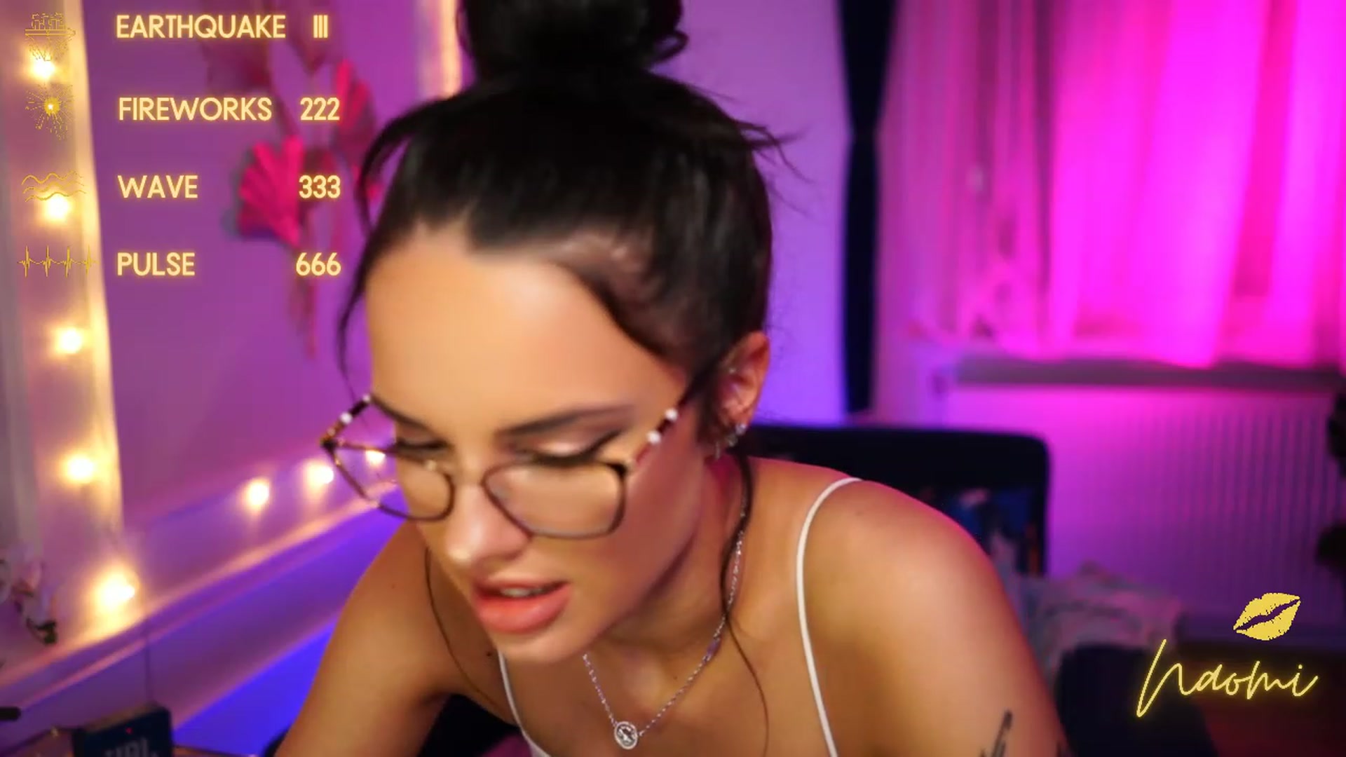Gallery image thumbnail from cinnabellee's myfreecams stream on, 03/11/2023, 24:04 image 20 of 20
