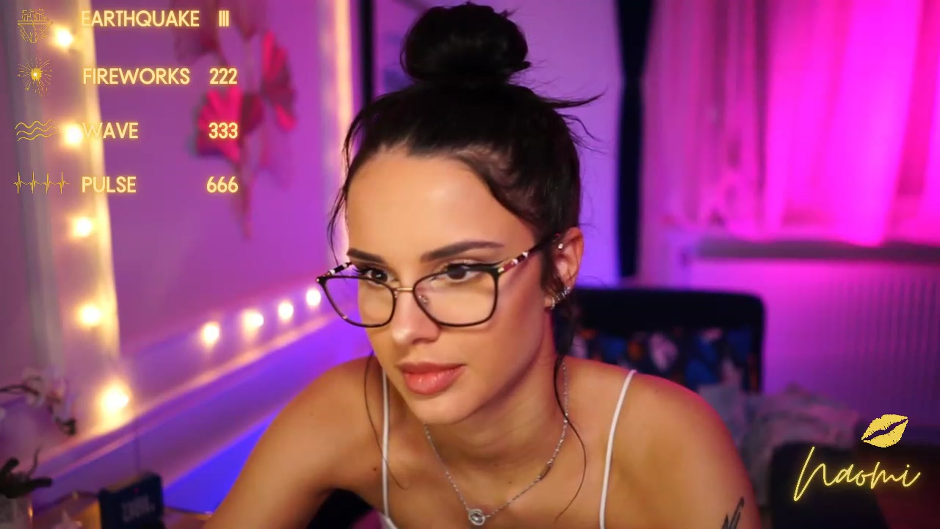 Gallery image thumbnail from cinnabellee's myfreecams stream on, 03/11/2023, 24:04 image 18 of 20
