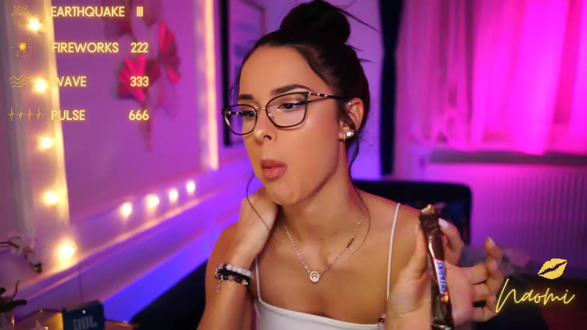 Gallery image thumbnail from cinnabellee's myfreecams stream on, 03/11/2023, 24:04 image 4 of 20