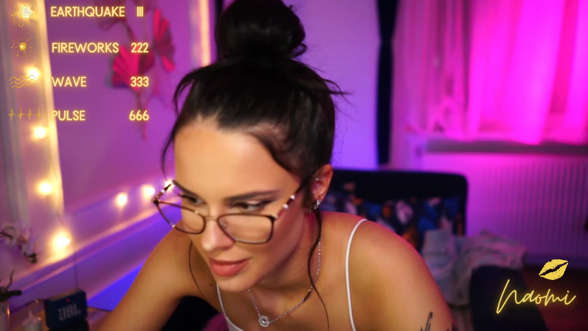 Gallery image thumbnail from cinnabellee's myfreecams stream on, 03/11/2023, 24:04 image 19 of 20