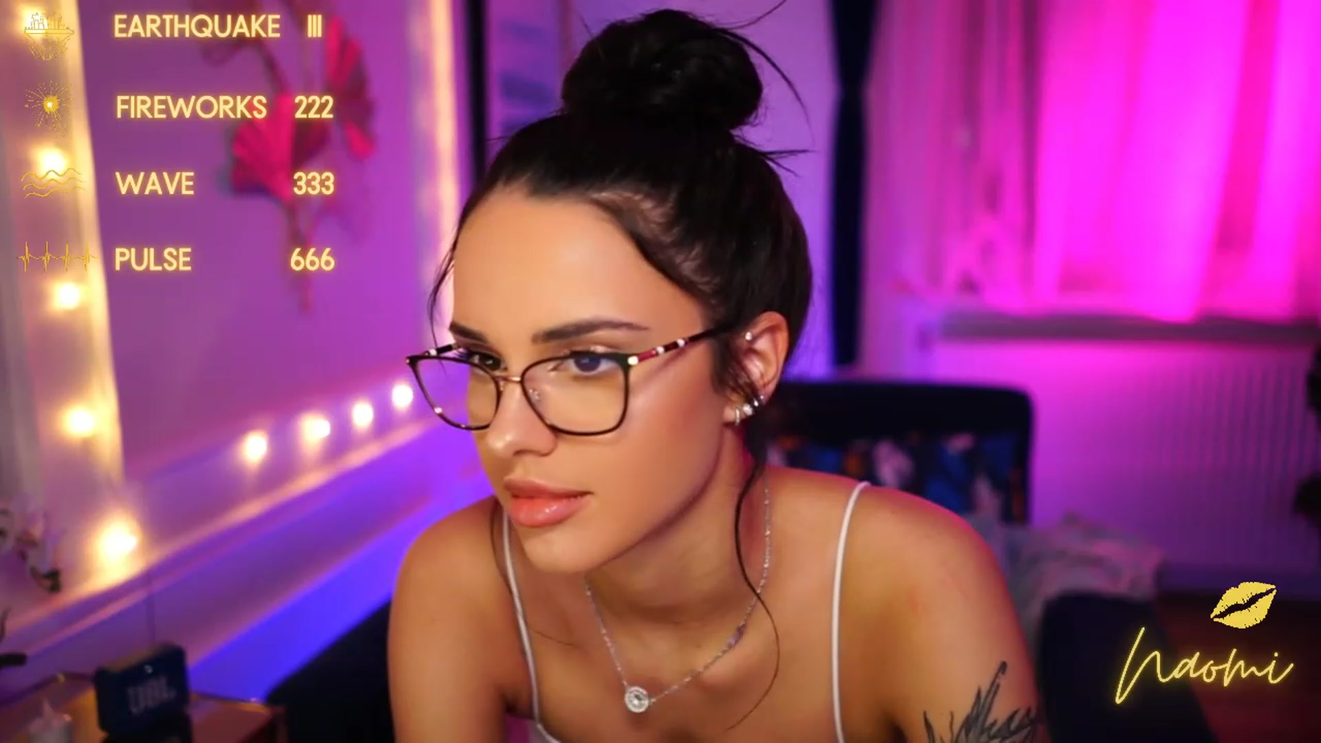 Gallery image thumbnail from cinnabellee's myfreecams stream on, 03/11/2023, 24:04 image 15 of 20